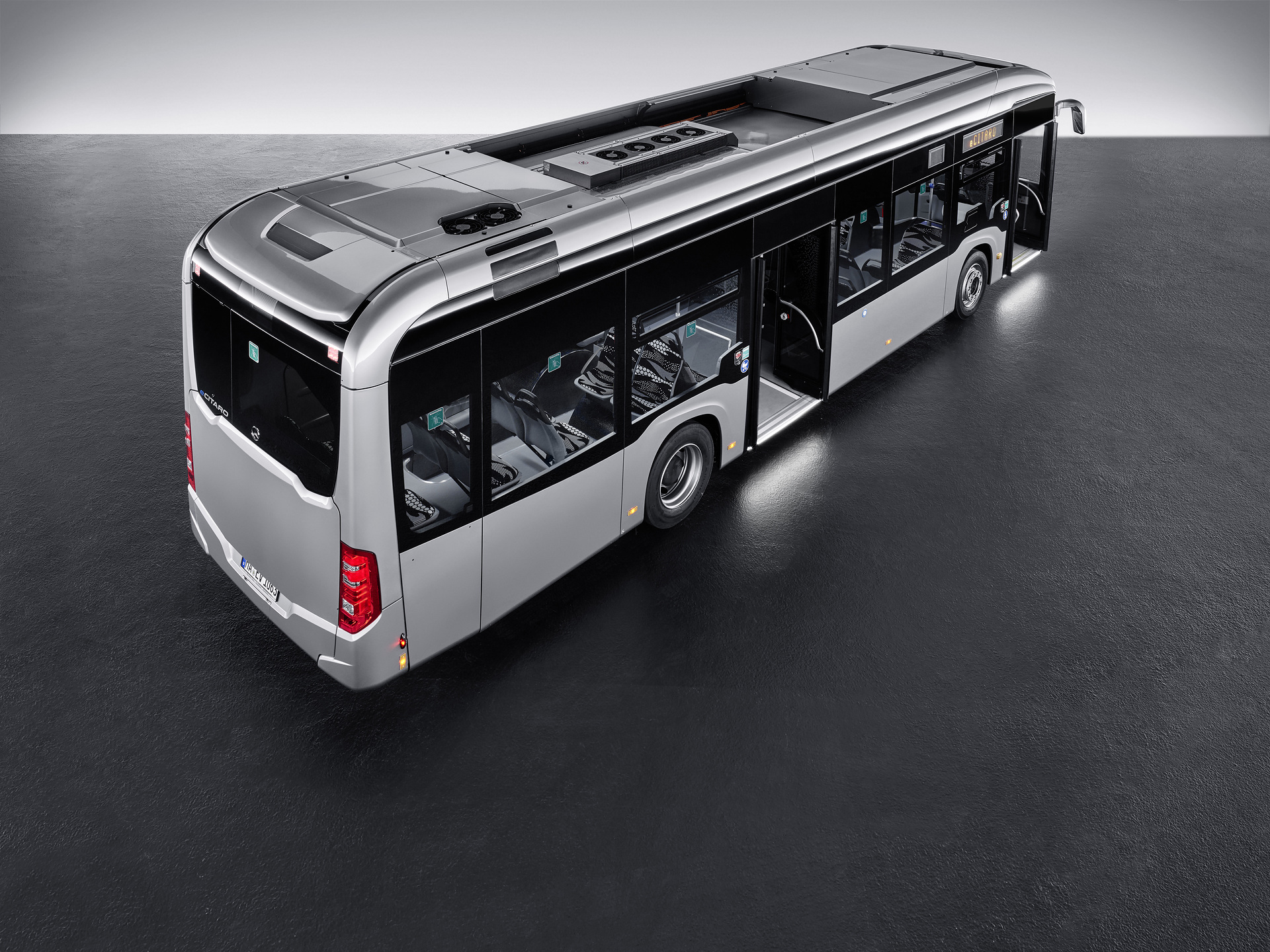 Mercedes-Benz eCitaro with all-electric drive, exterior, anthracite metallic, 2 x electric hub motor, 2 x 125 kW, 2 x 485 Nm, LED headlamps, length/width/height: 12135/2550/3400 mm, passenger capacity: 1/86. Preview IAA Daimler Buses – World Premiere eCitaro