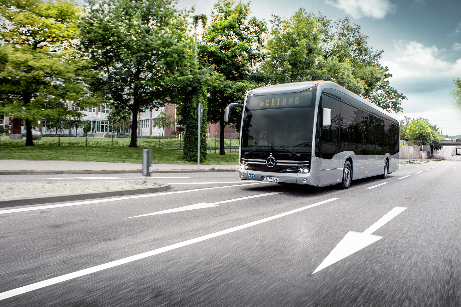 eCitaro: Von Anfang an Bestandteil des integralen Sicherheitskonzepts von Mercedes Benz. Mercedes-Benz eCitaro: Auf Nummer sicher im Elektrobus: Das umfassende Sicherheitskonzept des Mercedes-Benz eCitaro - von der Mitarbeiterschulung bis zum Rettungsleitfaden