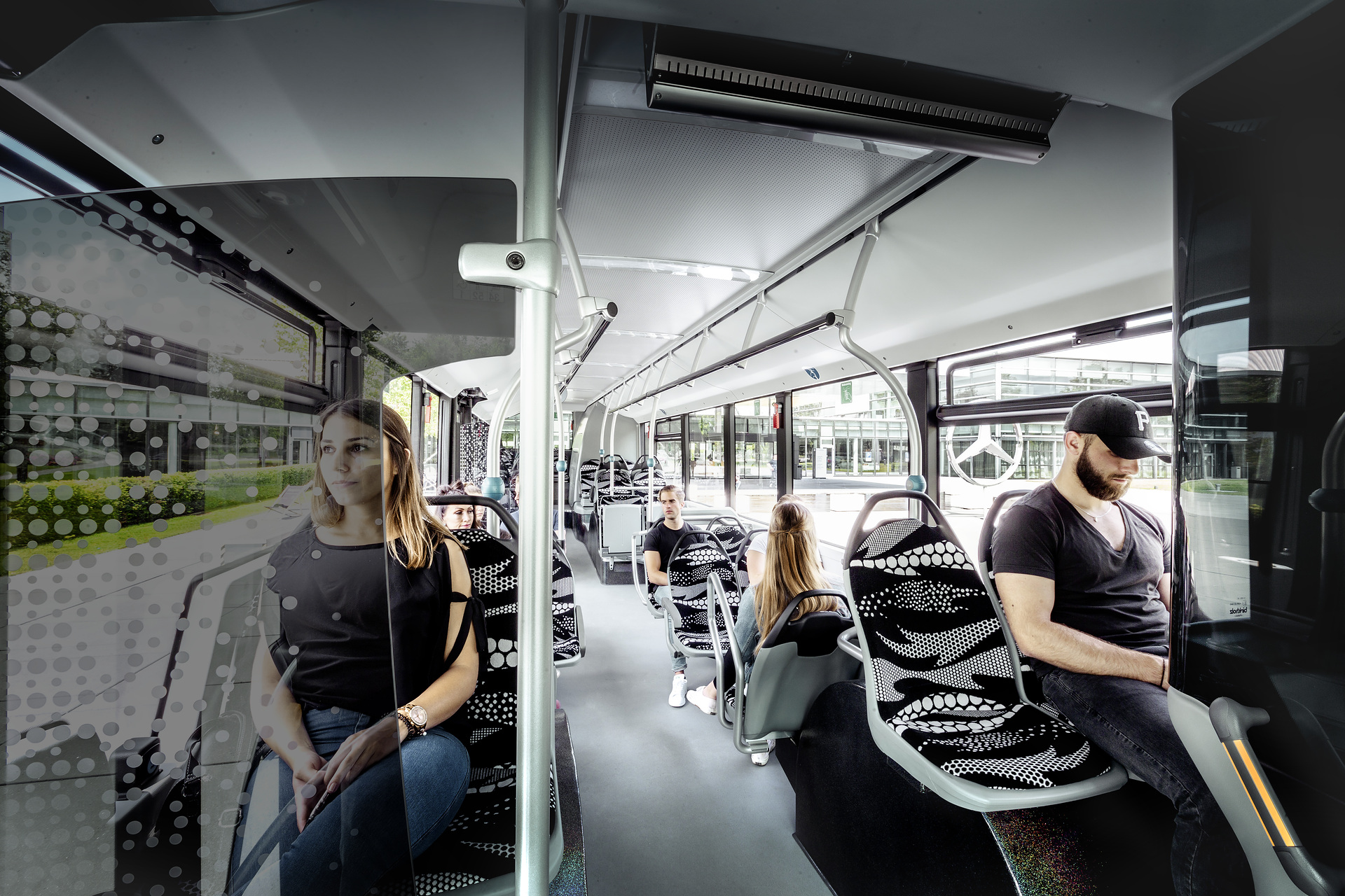 Mercedes-Benz Citaro with all-electric drive, interior, seat covers: black-grey, passenger capacity: 1/86, 2 x electric hub motor, 2 x 125 kW, 2 x 485 Nm. Preview IAA Daimler Buses – World Premiere eCitaro