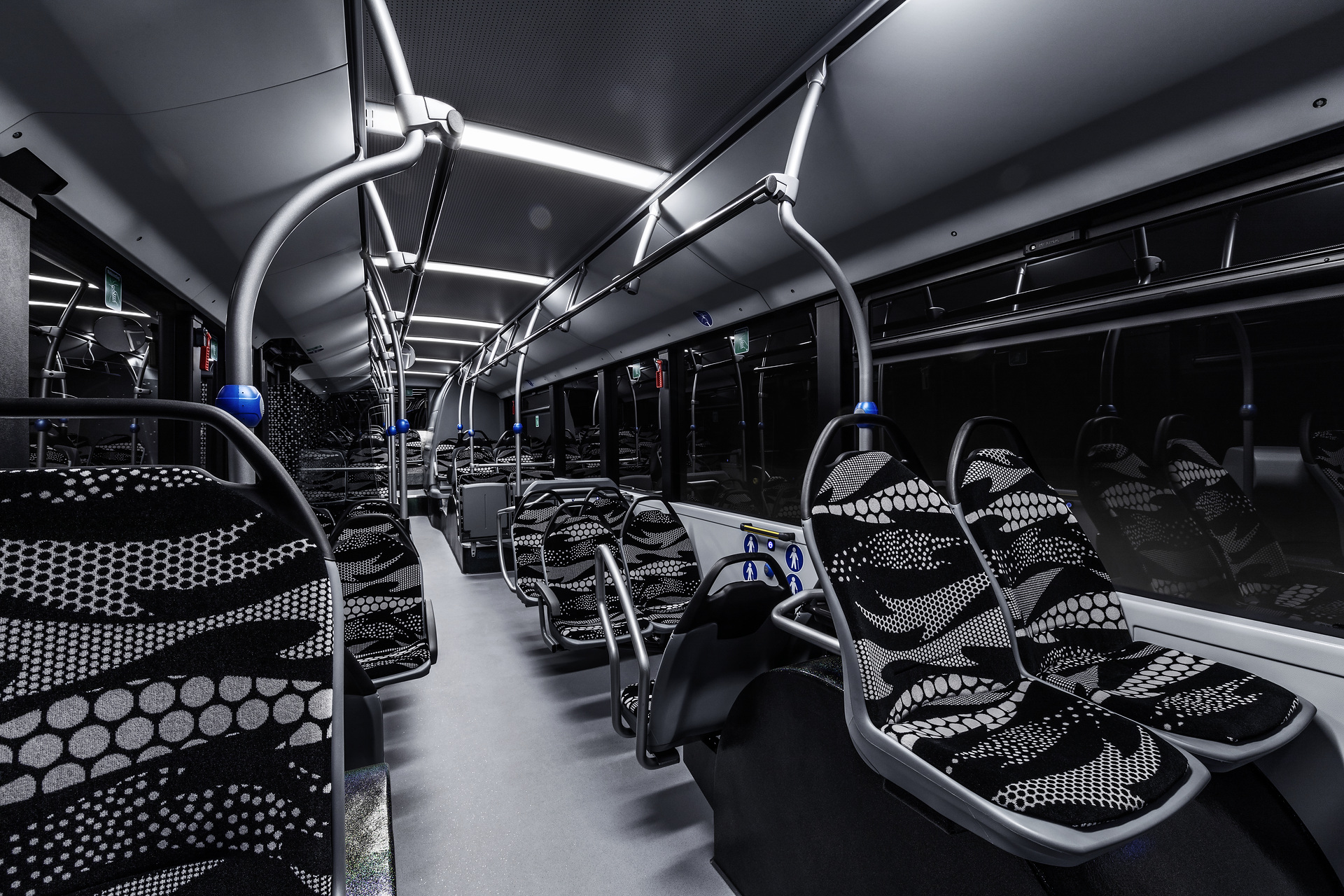Mercedes-Benz Citaro with all-electric drive, interior, seat covers: black-grey, passenger capacity: 1/86, 2 x electric hub motor, 2 x 125 kW, 2 x 485 Nm. Preview IAA Daimler Buses – World Premiere eCitaro