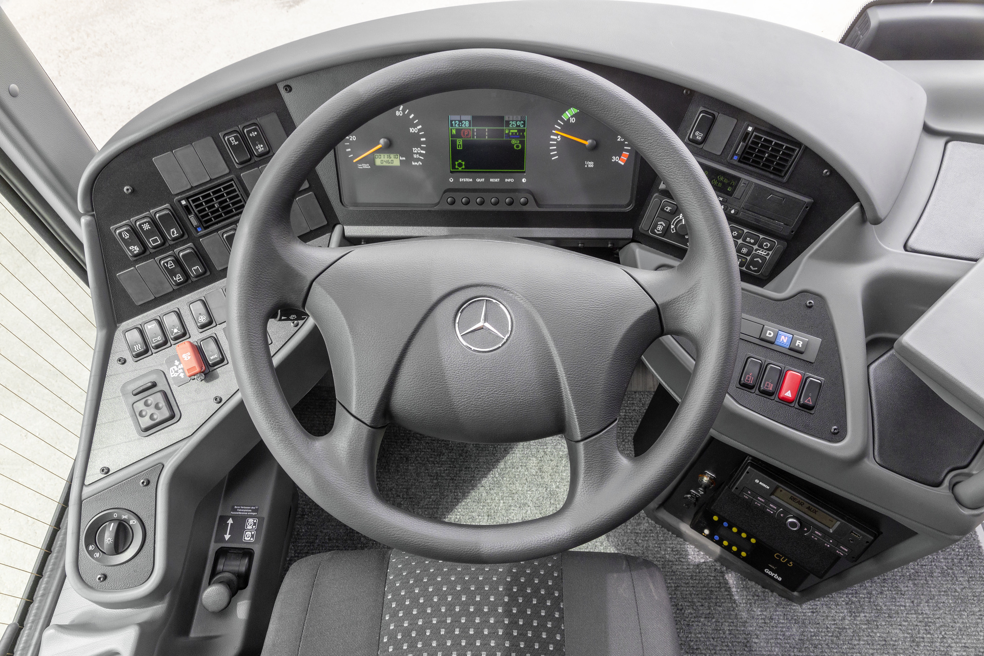 Mercedes-Benz Intouro, Interior, seat covers: blue, OM 936 Euro VI rated at 220 kW/299 hp, displacement 7.7 l, 6-speed automatic transmission, length/width/height: 12140/2550/3355 mm, seating: 1/49. Preview IAA Daimler Buses – World Premiere eCitaro