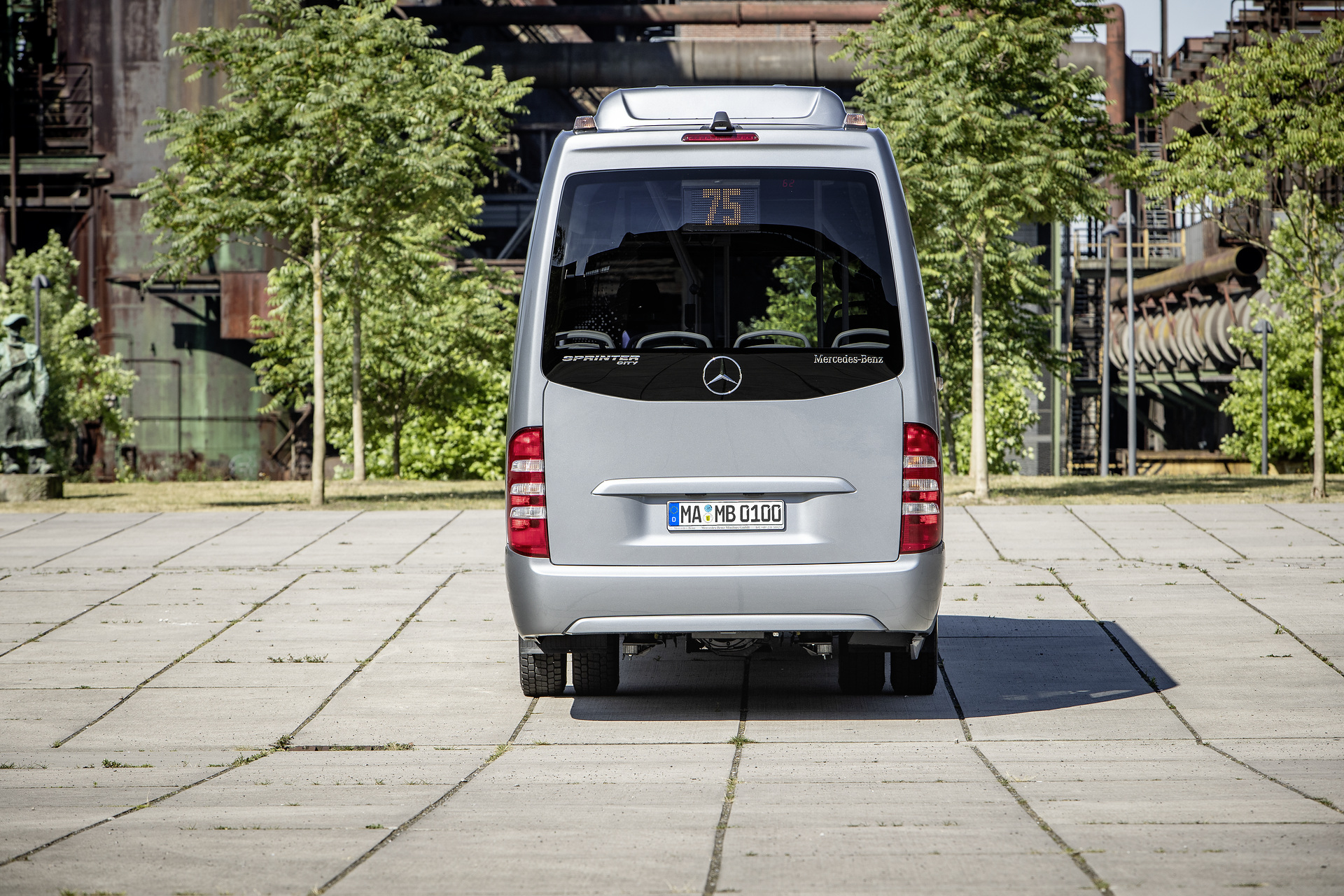 Mercedes-Benz Sprinter City 75, Exterior, silverstone metallic, OM 651 rated at 120 kW/163 hp, displacement 2.14 l, automatic transmission 7G-TRONIC PLUS, length/width/height: 8420/2020/3000 mm, seating: 12+1. Preview IAA Daimler Buses – World Premiere eCitaro