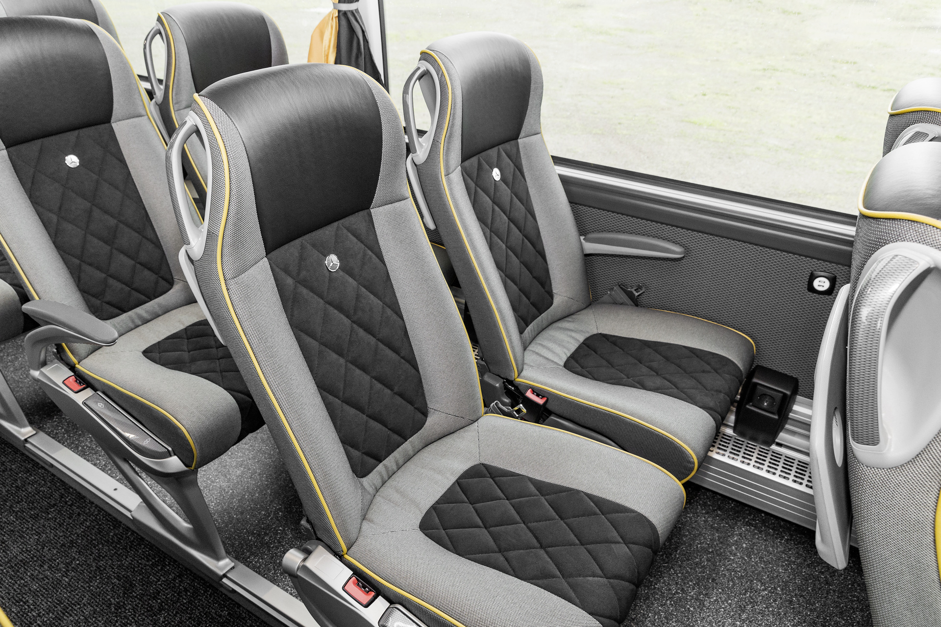 Mercedes-Benz Tourismo M/2, Safety Coach, Interior, Cockpit Comfort Plus, MediaRouter, seat covers: black black, OM 470 Euro VI rated at 335 kW/455 hp, displacement 10.7 l, 8-speed Mercedes PowerShift transmission, Active Brake Assist 4, Sideguard Assist, Predictive Powertrain Control, BiXenon headlamps, length/width/height: 13115/2550/3680 mm, seating: 1/48. Mercedes-Benz Tourismo M/2, Safety Coach