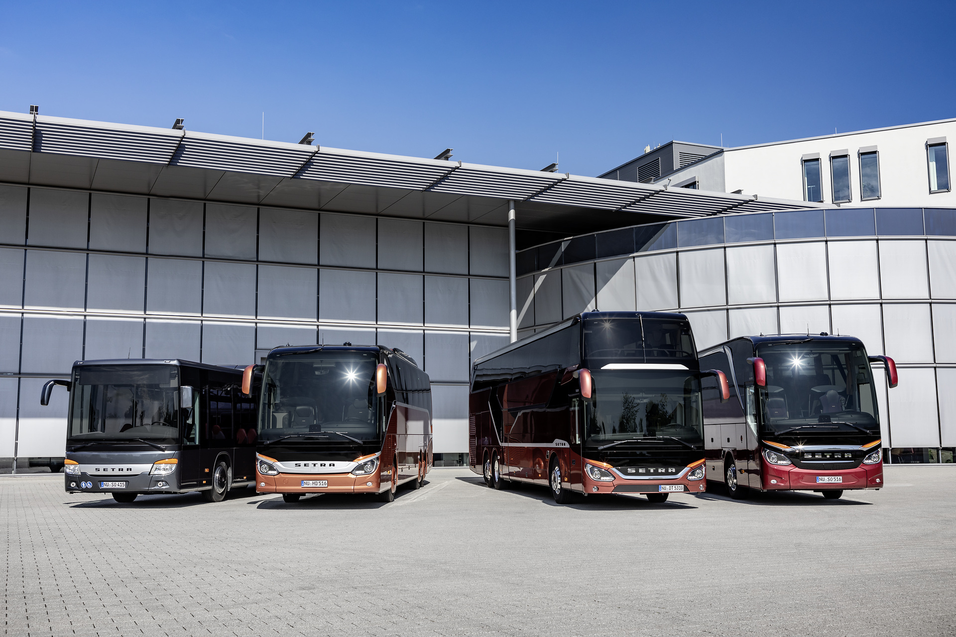 From left: Setra S 415 LE business, Exterior, Slate Metallic, OM 936 Euro VI rated at 260 kW/354 hp, displacement 7.7 l, 6-speed automatic transmission, length/width/height: 12330/2550/3350 mm, seating: 1/45,Setra S 516 HD ComfortClass, Exterior, Copper Metallic, OM 470 Euro VI rated at 335 kW/455 hp, displacement 10.7 l, 8-speed Mercedes PowerShift transmission, Active Brake Assist 4, Sideguard Assist, Predictive Powertrain Control, LED Headlamps, length/width/height: 13115/2550/3770 mm, seating: 1/48,Setra S 531 DT TopClass 500, Exterior, Velour Red Metallic, OM 471 rated at 375 kW/510 hp, displacement 12.8 l, 8-speed Mercedes PowerShift transmission, Active Brake Assist 4, Sideguard Assist, Predictive Powertrain Control, LED Headlamps, length/width/height: 14000/2550/4000 mm, seating: 1/78,Setra S 516 HDH TopClass, Exterior, Wine Red Metallic, OM 471 rated at 375 kW/510 hp, displacement 12.8 l, 8-speed M ... Preview IAA Daimler Buses –World Premiere eCitaro