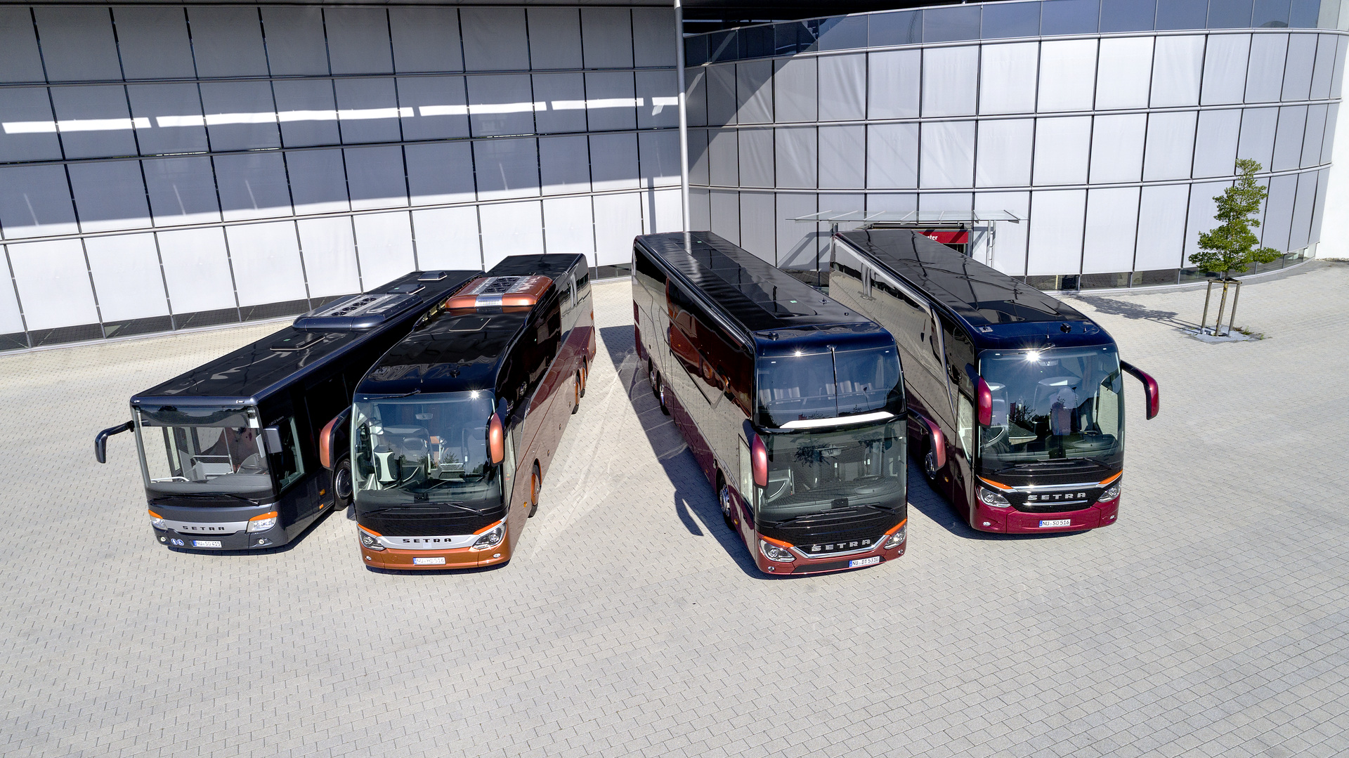 From left: Setra S 415 LE business, Exterior, Slate Metallic, OM 936 Euro VI rated at 260 kW/354 hp, displacement 7.7 l, 6-speed automatic transmission, length/width/height: 12330/2550/3350 mm, seating: 1/45,Setra S 516 HD ComfortClass, Exterior, Copper Metallic, OM 470 Euro VI rated at 335 kW/455 hp, displacement 10.7 l, 8-speed Mercedes PowerShift transmission, Active Brake Assist 4, Sideguard Assist, Predictive Powertrain Control, LED Headlamps, length/width/height: 13115/2550/3770 mm, seating: 1/48,Setra S 531 DT TopClass 500, Exterior, Velour Red Metallic, OM 471 rated at 375 kW/510 hp, displacement 12.8 l, 8-speed Mercedes PowerShift transmission, Active Brake Assist 4, Sideguard Assist, Predictive Powertrain Control, LED Headlamps, length/width/height: 14000/2550/4000 mm, seating: 1/78,Setra S 516 HDH TopClass, Exterior, Wine Red Metallic, OM 471 rated at 375 kW/510 hp, displacement 12.8 l, 8-speed M ... Preview IAA Daimler Buses –World Premiere eCitaro