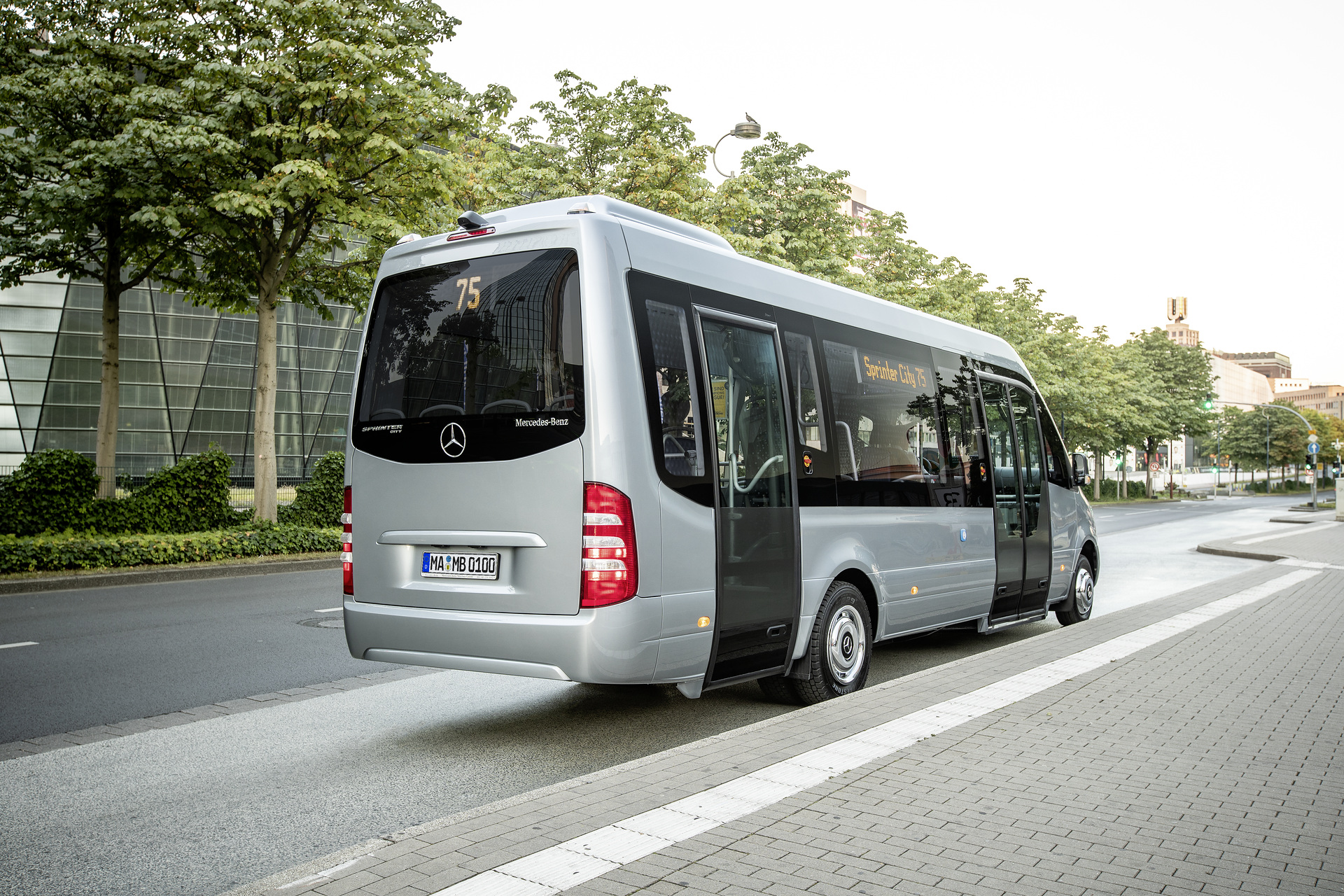 Mercedes-Benz Sprinter City 75, Exterior, silverstone metallic, OM 651 rated at 120 kW/163 hp, displacement 2.14 l, automatic transmission 7G-TRONIC PLUS, length/width/height: 8420/2020/3000 mm, seating: 12+1. Preview IAA Daimler Buses – World Premiere eCitaro