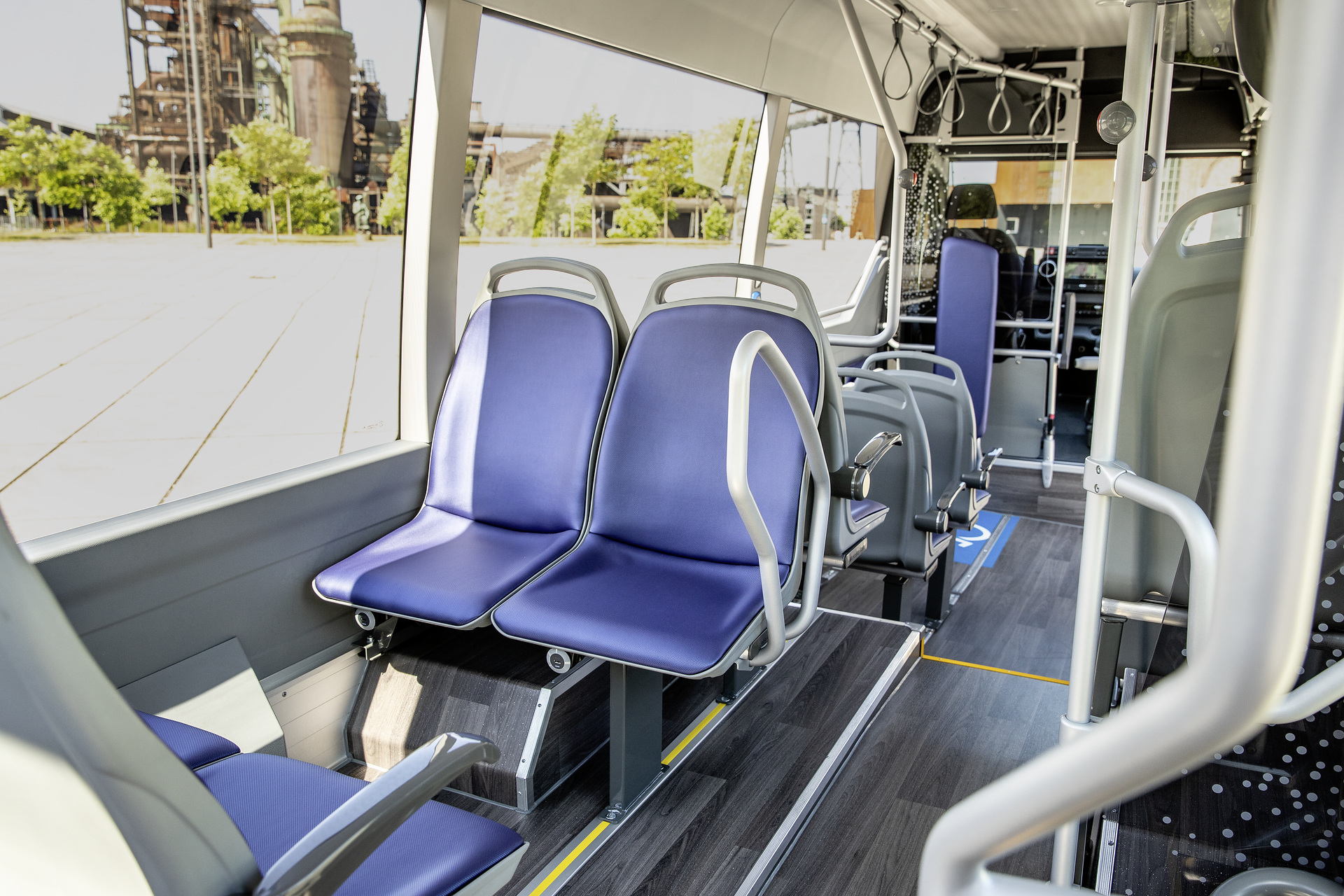Mercedes-Benz Sprinter City 475, Interior, seat covers: blue, OM 651 rated at 120 kW/163 hp, displacement 2.14 l, automatic transmission 7G-TRONIC PLUS, length/width/height: 8420/2020/3000 mm, seating: 12+1. Preview IAA Daimler Buses – World Premiere eCitaro
