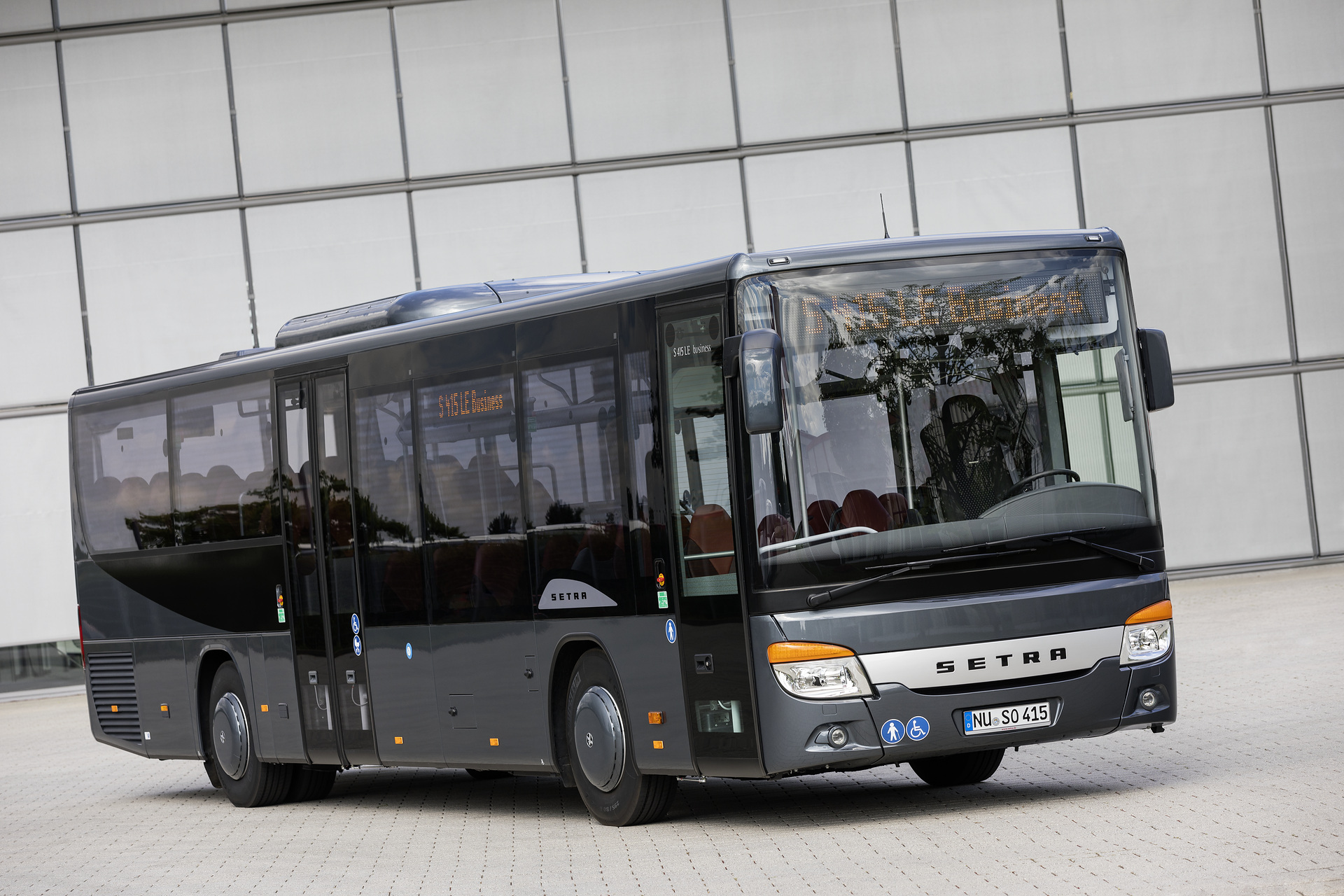 Setra S 415 LE business, Exterior, Slate Metallic, OM 936 Euro VI rated at 260 kW/354 hp, displacement 7.7 l, 6-speed automatic transmission, length/width/height: 12330/2550/3350 mm, seating: 1/45. Preview IAA Daimler Buses – World Premiere eCitaro