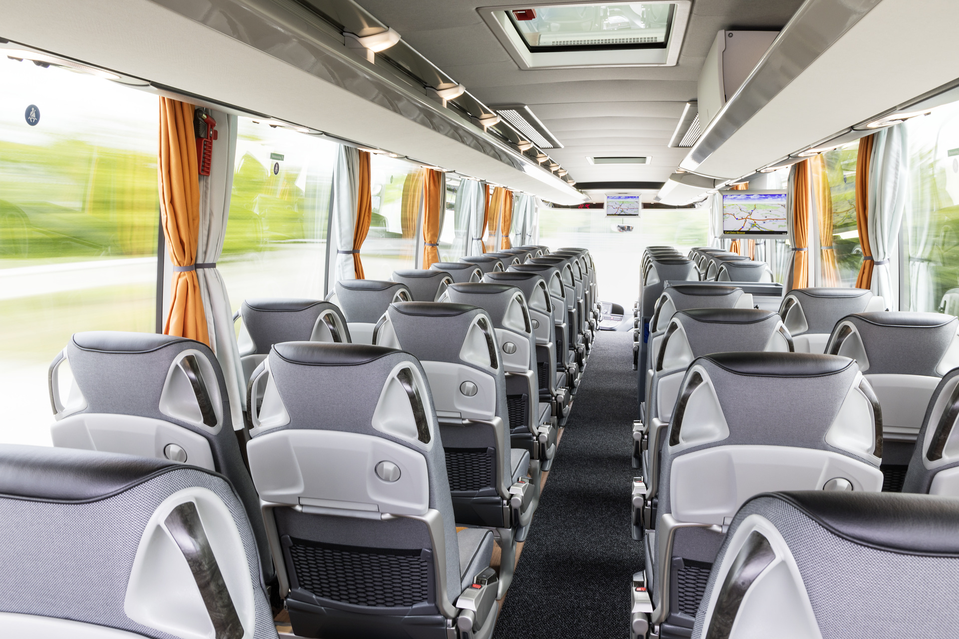 Setra S 516 HD ComfortClass, Interior, Cockpit comfort, MediaRouter, seat covers: zamira tangerine, OM 470 Euro VI rated at 335 kW/455 hp, displacement 10.7 l, 8-speed Mercedes PowerShift transmission, Active Brake Assist 4, Sideguard Assist, Predictive Powertrain Control, LED Headlamps, length/width/height: 13115/2550/3770 mm, seating: 1/48. Preview IAA Daimler Buses – World Premiere eCitaro