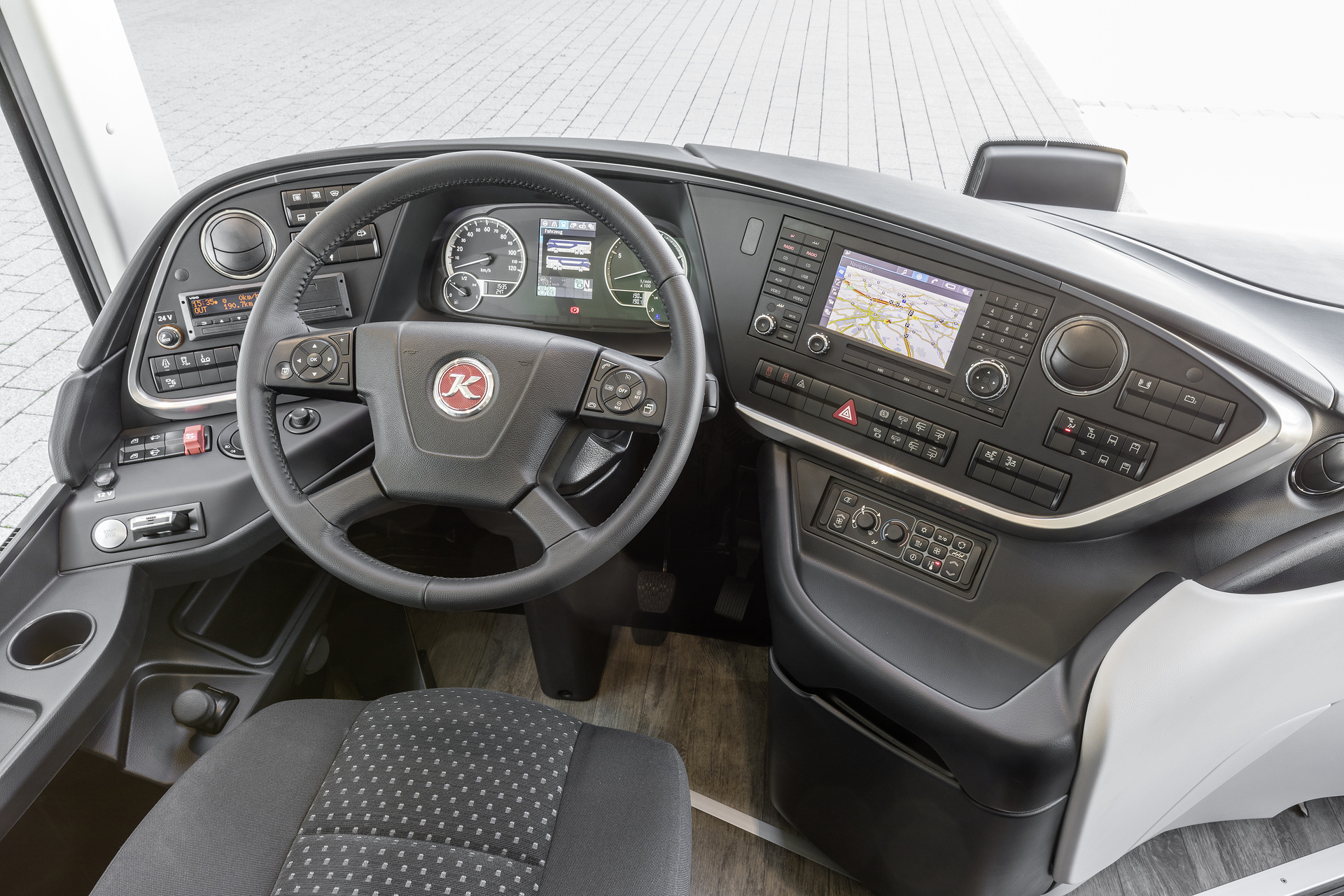 Setra S 531 DT TopClass 500, Lower Deck, Interior, Cockpit comfort plus, MediaRouter, seat covers: black-blue, OM 471 rated at 375 kW/510 hp, displacement 12.8 l, 8-speed Mercedes PowerShift transmission, Active Brake Assist 4, Sideguard Assist, Predictive Powertrain Control, LED Headlamps, length/width/height: 14000/2550/4000 mm, seating: 1/78. Preview IAA Daimler Buses – World Premiere eCitaro