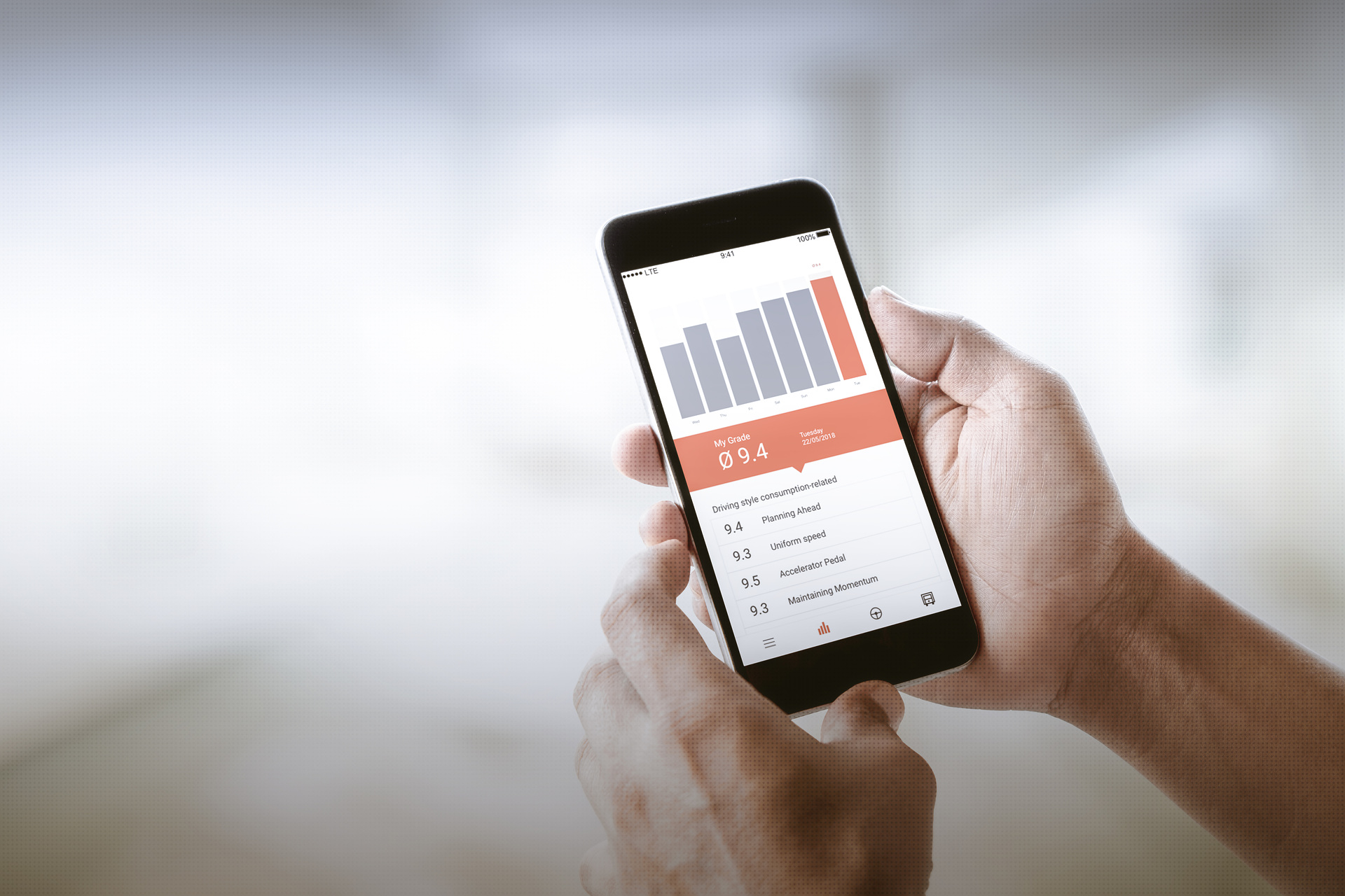 Seit dem 16. Juli 2018 steht die von Grund auf neu entwickelte kostenlose App “Fleetboard Driver” im Apple App Store und im Google Play Store zum Download bereit. “Fleetboard Driver” informiert den Lkw-Fahrer in Echtzeit über alle relevanten Daten zu seinem Fahrzeug. Top informiert mit „Fleetboard Driver“