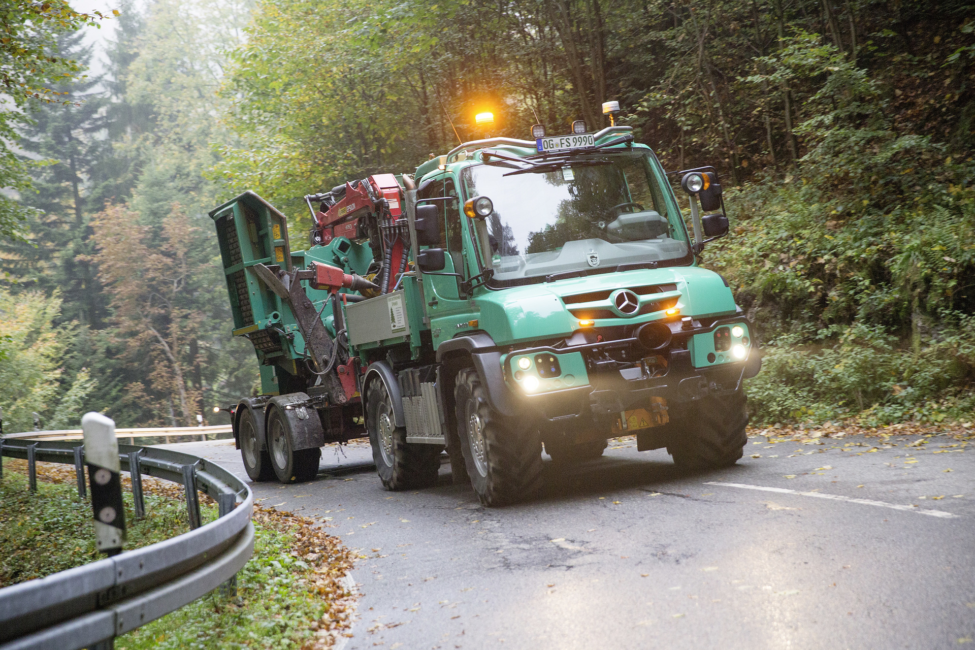 Unimog U 427 + U 400 bei der Energieholz-Gewinnung Mercedes-Benz Special Trucks in Wald und Forst: Mercedes-Benz Unimog erstmals auf der Interforst 2018
