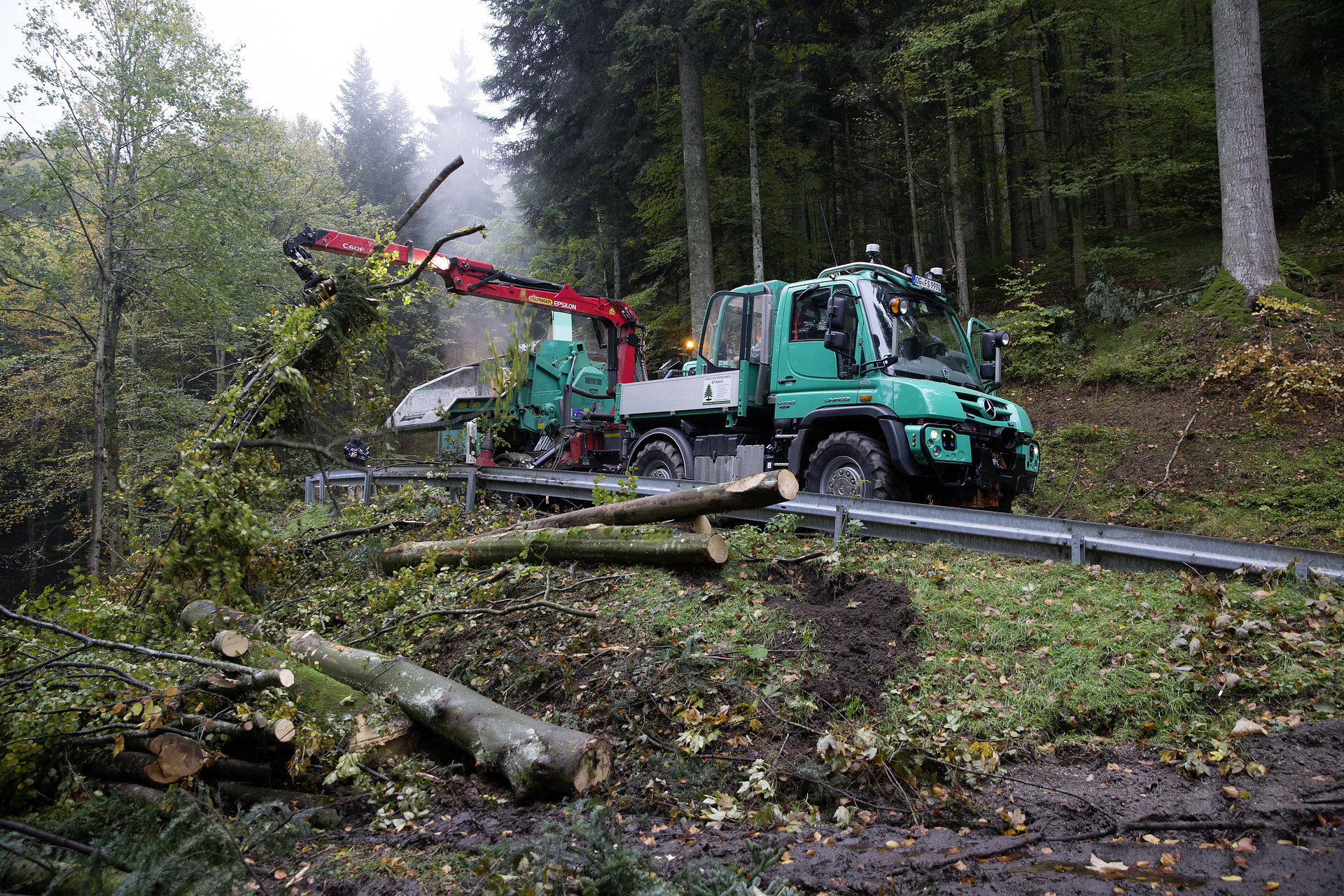 Unimog U 427 + U 400 bei der Energieholz-Gewinnung Mercedes-Benz Special Trucks in Wald und Forst: Mercedes-Benz Unimog erstmals auf der Interforst 2018