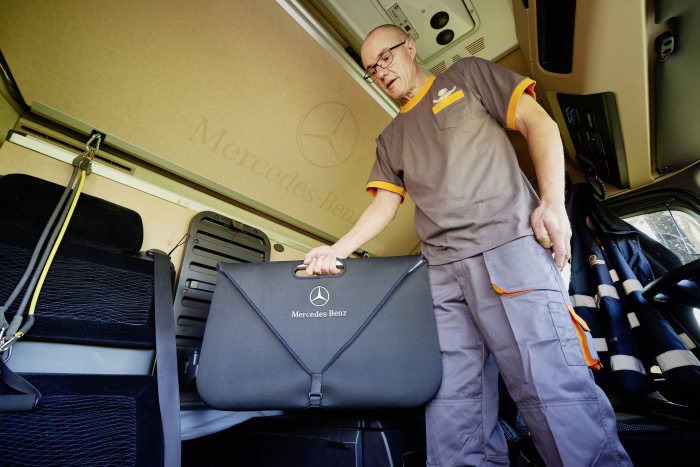 TopFit-Set im Einsatz bei der Spedition Fehrenkötter: Mit dem Fitnessstudio auf Tour -  fit und gesund im Mercedes-Benz Actros