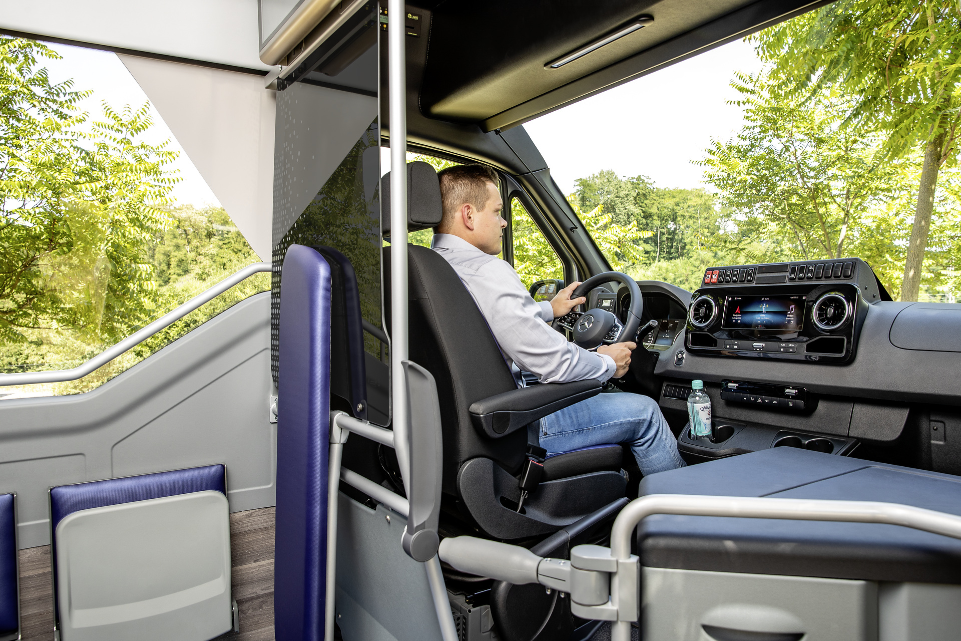 Mercedes-Benz Sprinter City 75, Interior, seat covers: blue, OM 651 rated at 120 kW/163 hp, displacement 2.14 l, automatic transmission 7G-TRONIC PLUS, length/width/height: 8420/2020/3000 mm, seating: 12+1. Mercedes-Benz Sprinter City 75