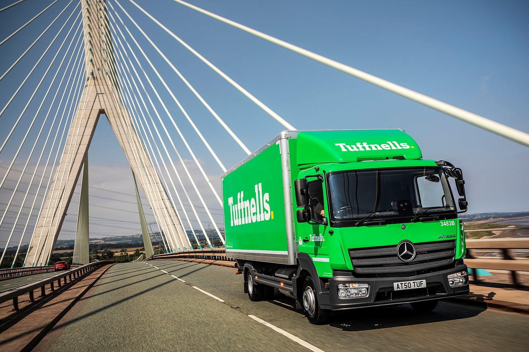 Der britische Lieferdienst Tuffnells sorgt mit 10 neuen Mercedes-Benz Atego für eine Markenauffrischung „Großes Grün“ – britischer Lieferdienst in neuem Look