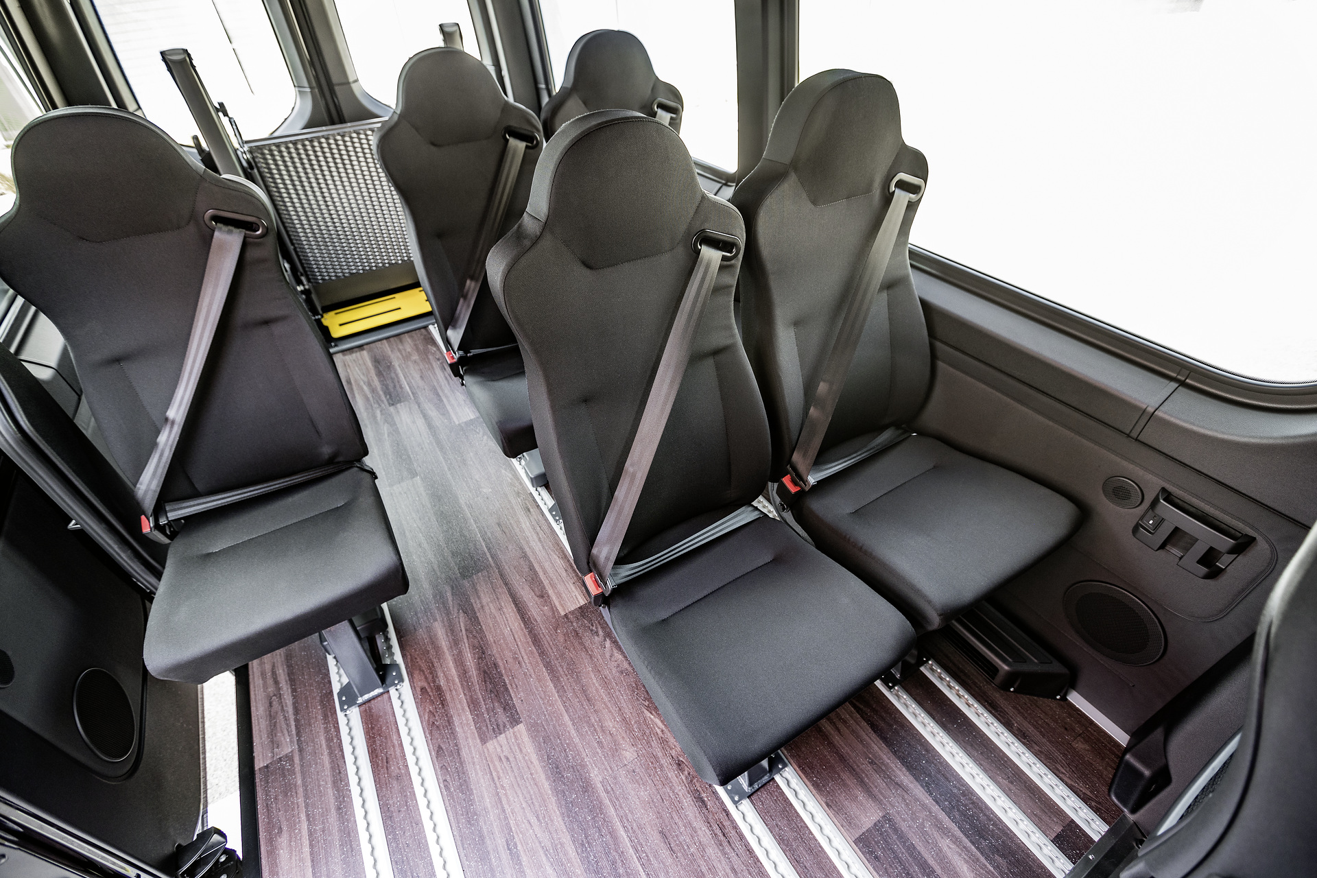 Mercedes-Benz Sprinter Mobility 23, Interieur, Sitzbezüge: schwarz, OM 651 mit 120 kW (163 PS), 2,14 L Hubraum, Automatikgetriebe 7G-TRONIC PLUS, Länge/Breite/Höhe: 5.926/1.993/2.861 mm, Bestuhlung: 7+1. Mercedes-Benz Sprinter Mobility 23, Modelljahr 2018