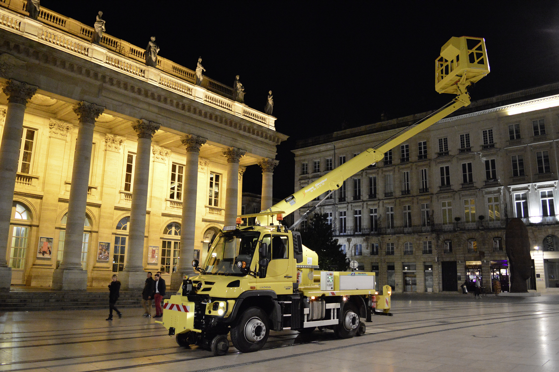 Mercedes-Benz presents the Unimog at InnoTrans 2018: The Unimog road-railer: Efficient on road and rail