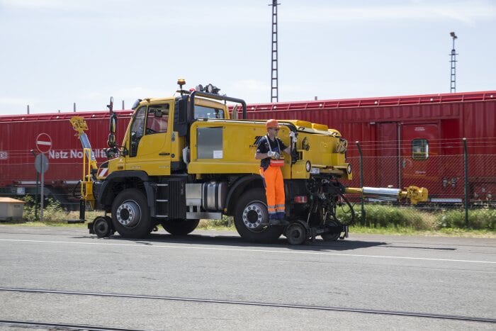 Mercedes-Benz presents the Unimog at InnoTrans 2018: The Unimog road-railer: Efficient on road and rail