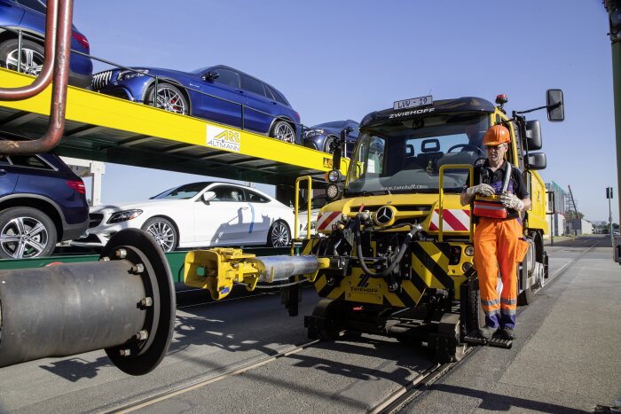 Mercedes-Benz präsentiert den Unimog auf der InnoTrans 2018: Der Unimog im 2-Wege-Einsatz: