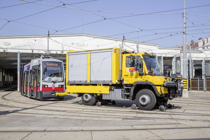 Mercedes-Benz presents the Unimog at InnoTrans 2018: The Unimog road-railer: Efficient on road and rail