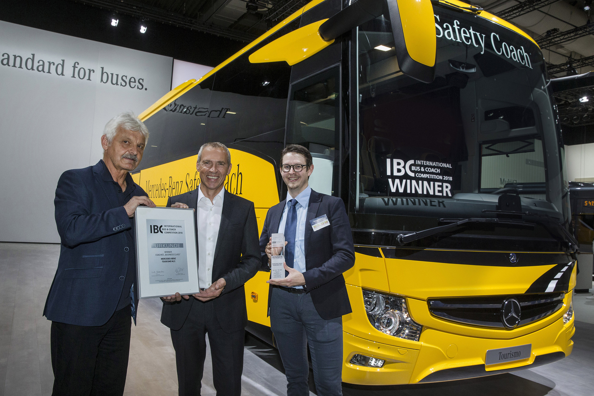 Top-selling touring coach Mercedes-Benz Tourismo has won the International Bus & Coach Competition (IBC). From left to right: Wolfgang Tschakert, NTT editorial team, Gustav Tuschen, Head of Product Engineering Daimler Buses, and Philipp Bönders, KFZ-Anzeiger and BUS-Fahrt. Mercedes-Benz Tourismo: Mercedes Benz Tourismo – top-selling touring coach wins International Bus & Coach Competition (IBC) 2018