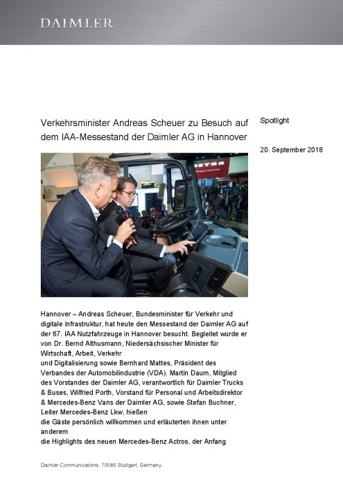 Verkehrsminister Andreas Scheuer zu Besuch auf dem IAA-Messestand der Daimler AG in Hannover