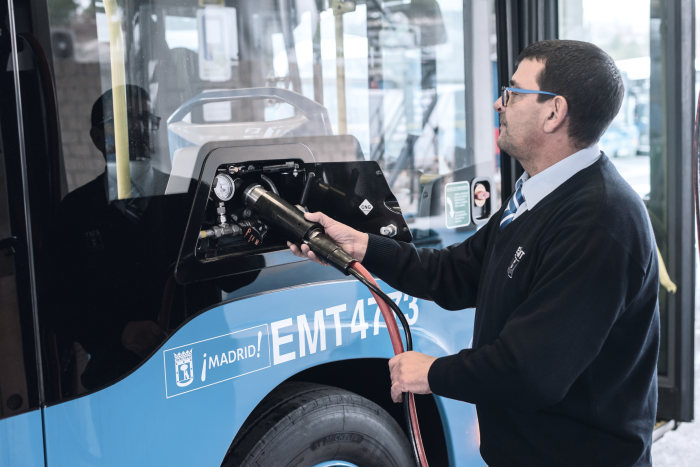Mercedes-Benz Citaro: Mercedes Benz steps on the gas in Madrid: transport operator EMT Madrid places another major order for 276 Citaro NGT urban buses with natural gas drive