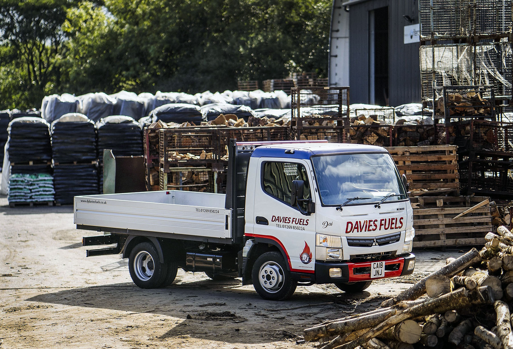 Der FUSO Canter ist gut geeignet für die Arbeit in ländlichen Gegenden auf oft schmalen Straßen Ob Schwer- oder Leichtgewicht: Ein Truck für alle Fälle