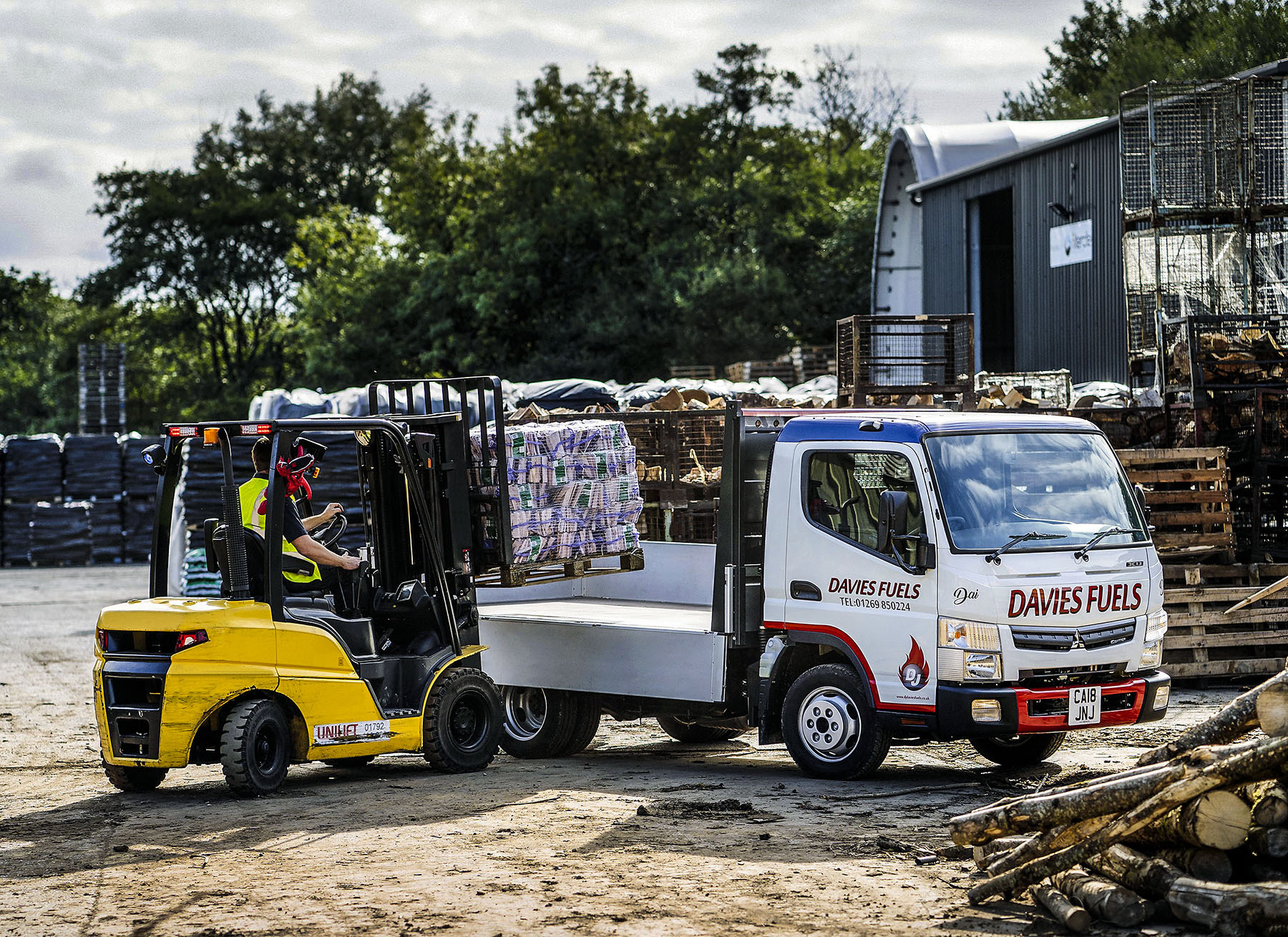 Der FUSO Canter ist gut geeignet für die Arbeit in ländlichen Gegenden auf oft schmalen Straßen Ob Schwer- oder Leichtgewicht: Ein Truck für alle Fälle