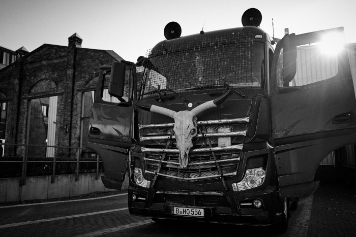 Actros auf Tour: The BossHoss im Saloon-Truck quer durch Deutschland