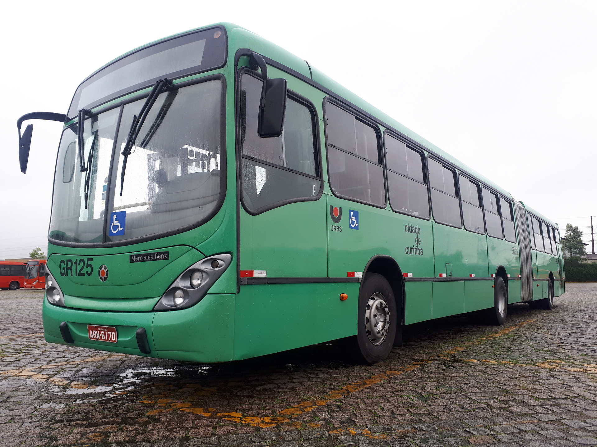 Major order for Mercedes-Benz Brazil: 121 urban buses to modernise the bus fleet in Curitiba Major order for Mercedes-Benz Brazil: 121 urban buses to modernise the bus fleet in Curitiba