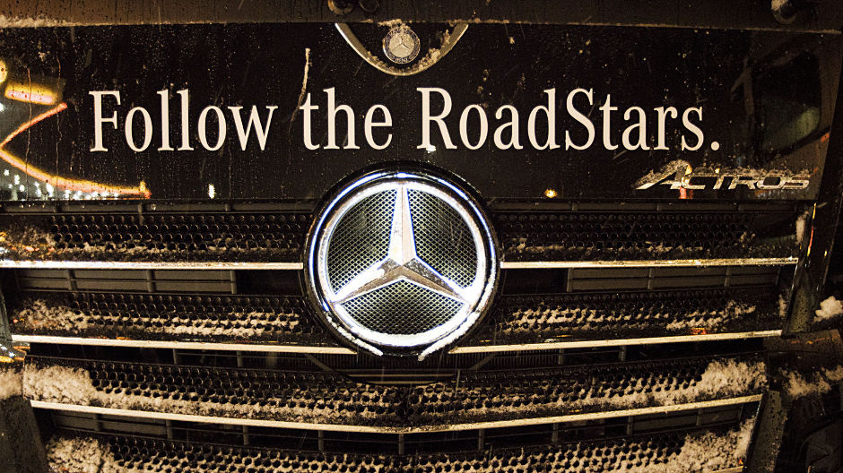 Mercedes-Benz Lkw präsentiert die „Riding Home for Christmas“-Tour Weihnachten mit RoadStars: Mercedes-Benz Lkw präsentiert die „Riding Home for Christmas“-Tour