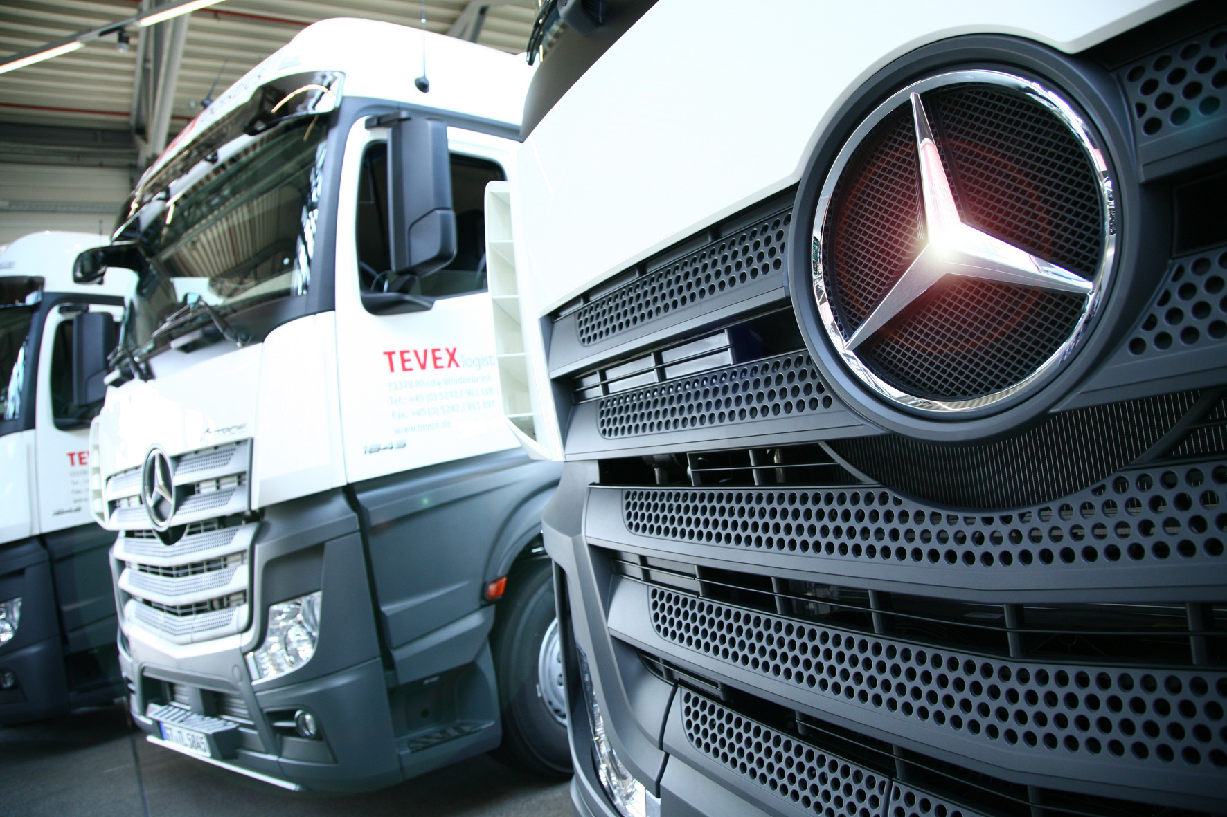 Ultrafrische Safety-Flotte – Tevex Logistics setzt auf höchste Sicherheit mit dem Mercedes-Benz Actros Mercedes-Benz Actros mit Safety-Pack und Abbiege-Assistent: Ultrafrische Safety-Flotte – Tevex Logistics setzt auf höchste Sicherheit mit dem Mercedes-Benz Actros