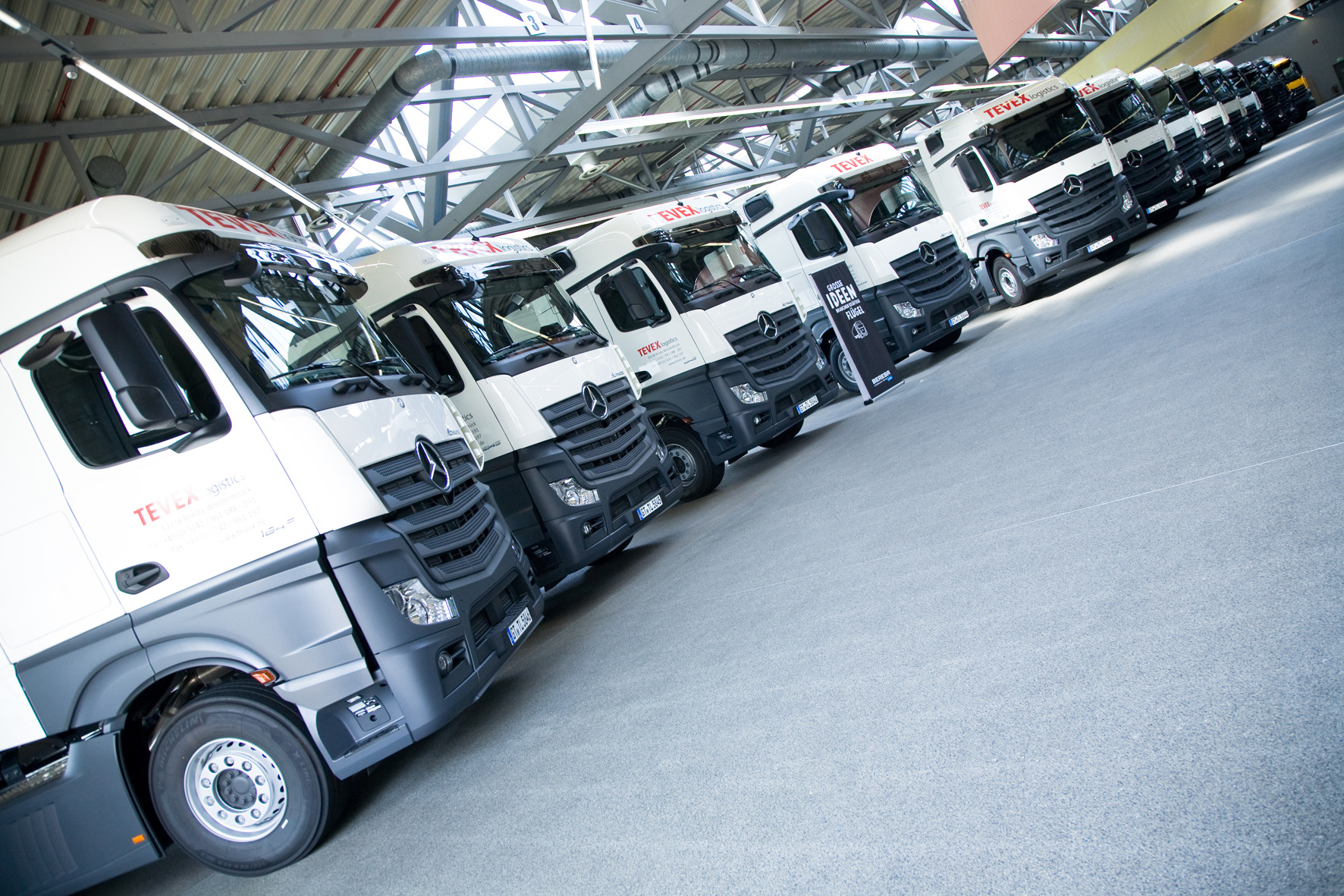 Ultrafrische Safety-Flotte – Tevex Logistics setzt auf höchste Sicherheit mit dem Mercedes-Benz Actros Mercedes-Benz Actros mit Safety-Pack und Abbiege-Assistent: Ultrafrische Safety-Flotte – Tevex Logistics setzt auf höchste Sicherheit mit dem Mercedes-Benz Actros