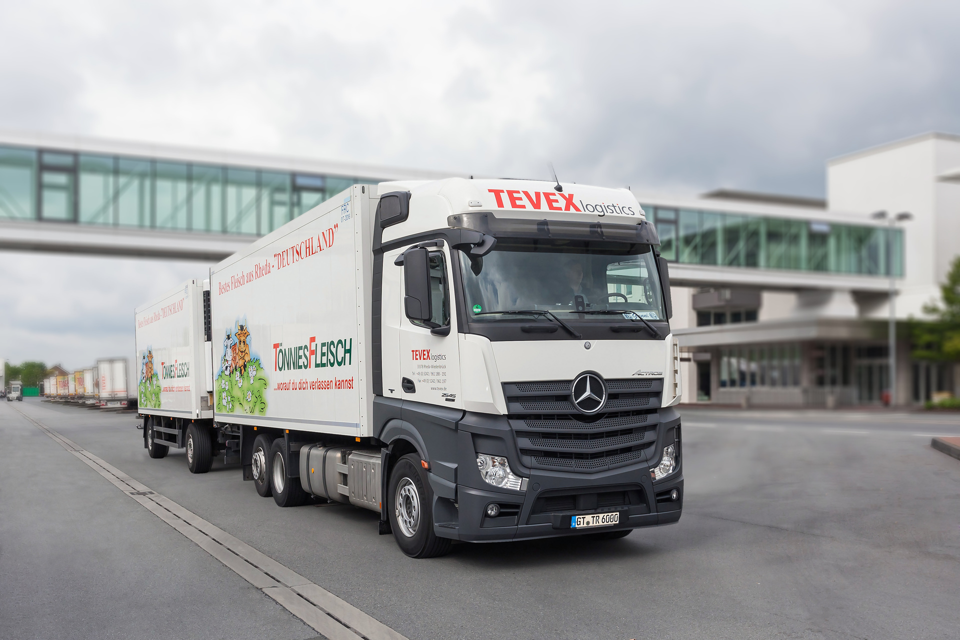 Ultrafrische Safety-Flotte – Tevex Logistics setzt auf höchste Sicherheit mit dem Mercedes-Benz Actros Mercedes-Benz Actros mit Safety-Pack und Abbiege-Assistent: Ultrafrische Safety-Flotte – Tevex Logistics setzt auf höchste Sicherheit mit dem Mercedes-Benz Actros