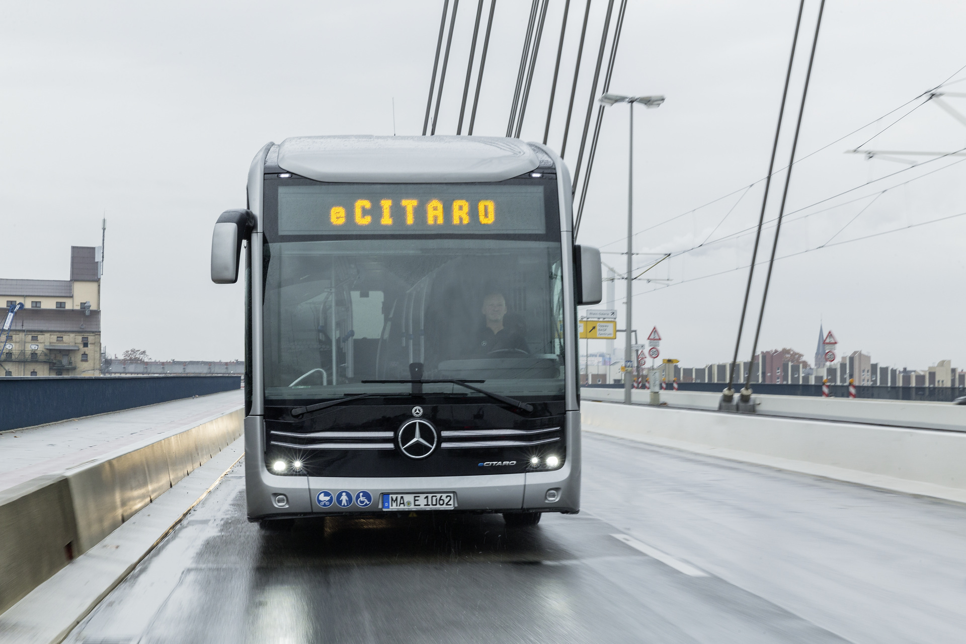 Mercedes-Benz eCitaro mit vollelektrischem Antrieb