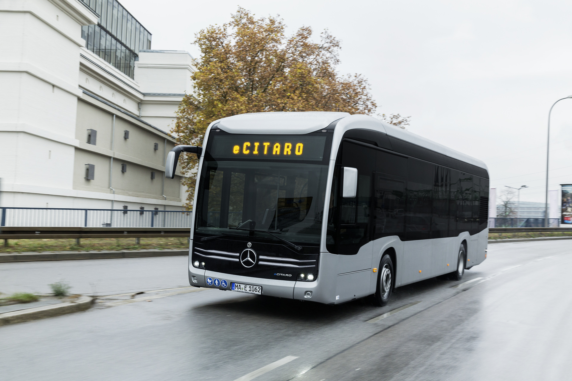 Mercedes-Benz eCitaro with all-electric drive