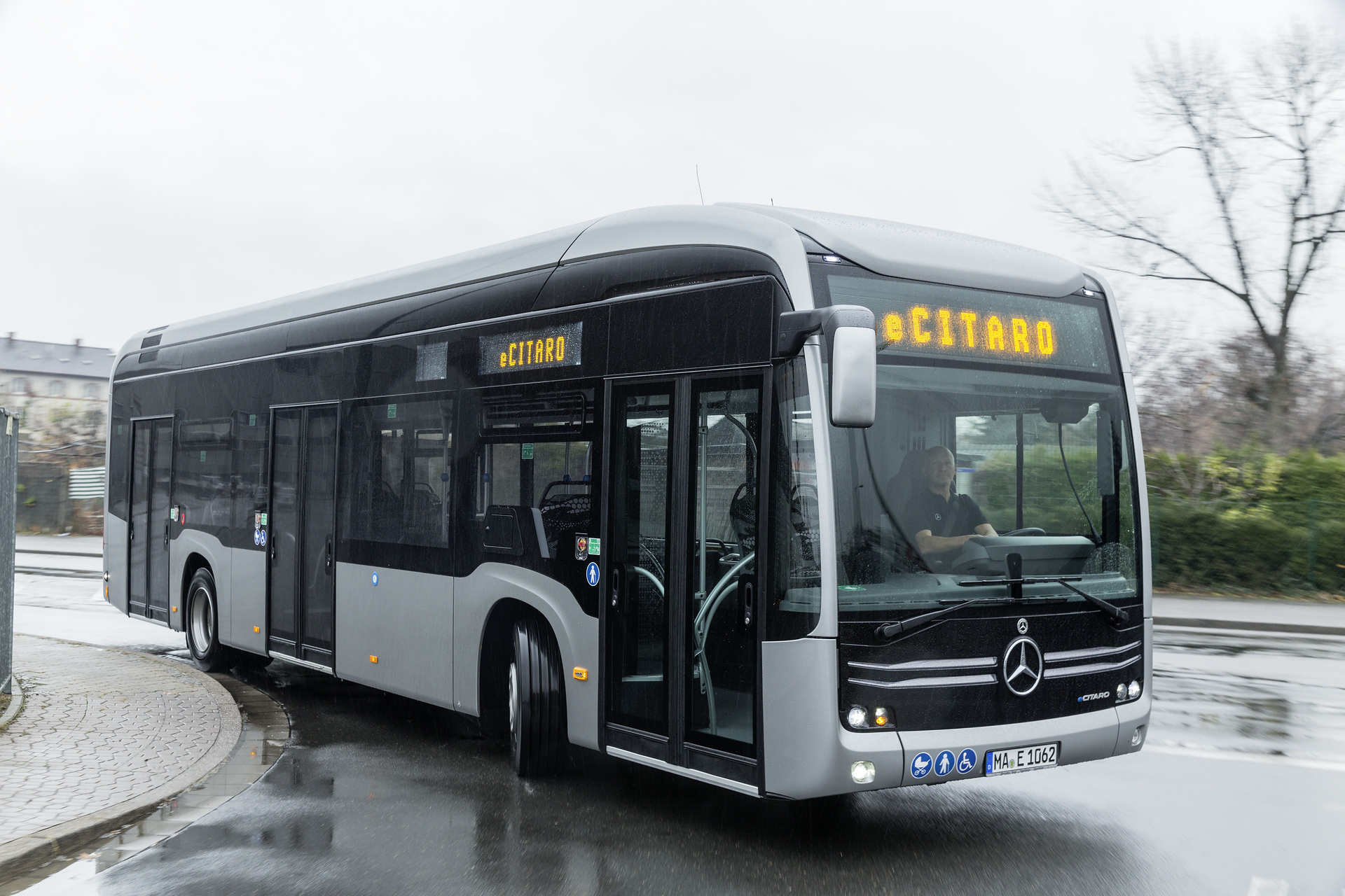 Mercedes-Benz eCitaro with all-electric drive