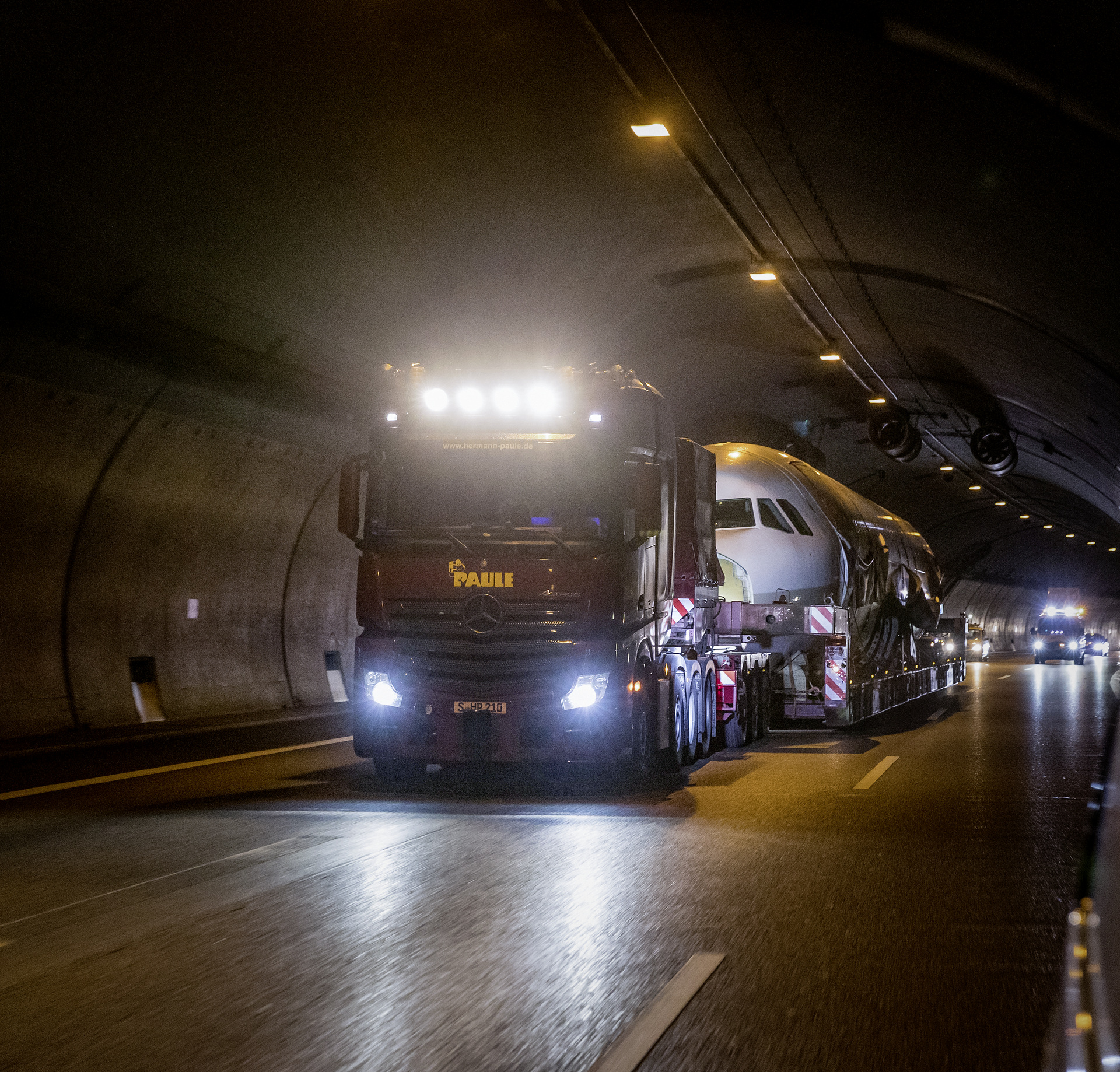 Spektakulärer Airbus-Transport mit einer Mercedes-Benz Actros 4163 SLT Schwerlastzugmaschine Spektakulärer Airbus-Transport mit einer Mercedes-Benz Actros 4163 SLT Schwerlastzugmaschine