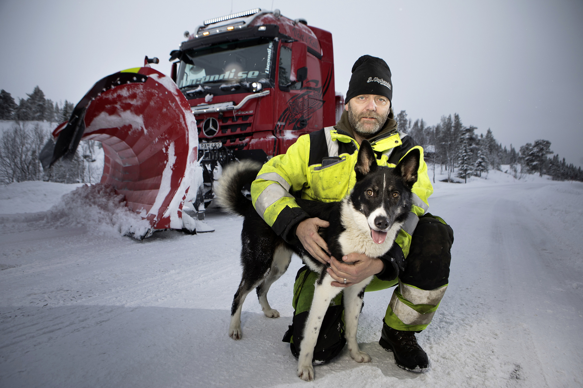Januar 2019 – Mercedes-Benz Arocs 3258 mit Schneepflug von Mählers. Snoplog – Schneeräumer der Extraklasse: Mercedes-Benz Arocs sorgt für freie Straßen in Schweden