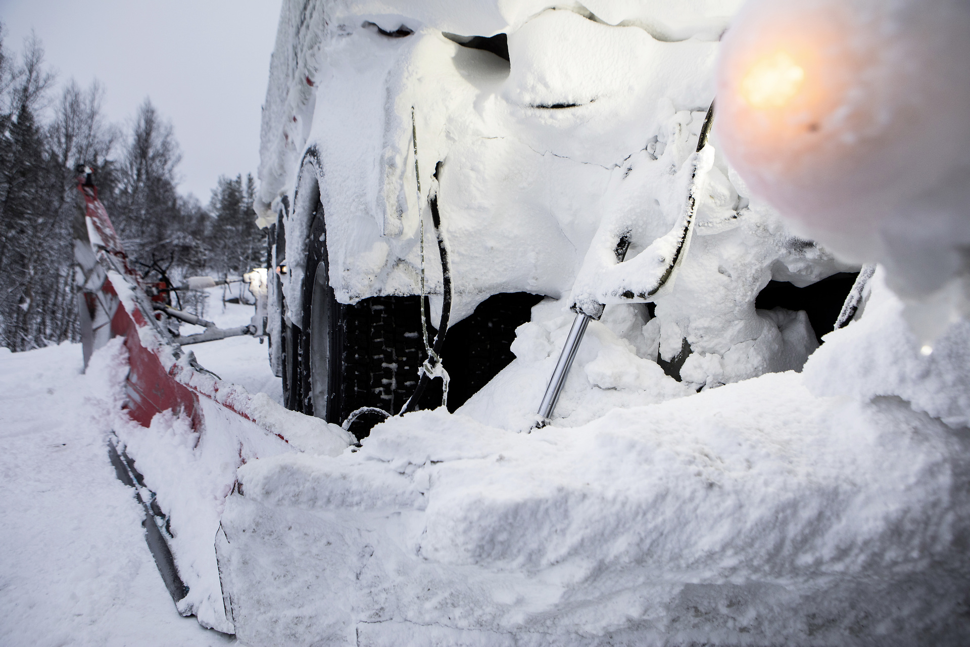 Januar 2019 – Mercedes-Benz Arocs 3258 mit Schneepflug von Mählers. Snoplog – Schneeräumer der Extraklasse: Mercedes-Benz Arocs sorgt für freie Straßen in Schweden