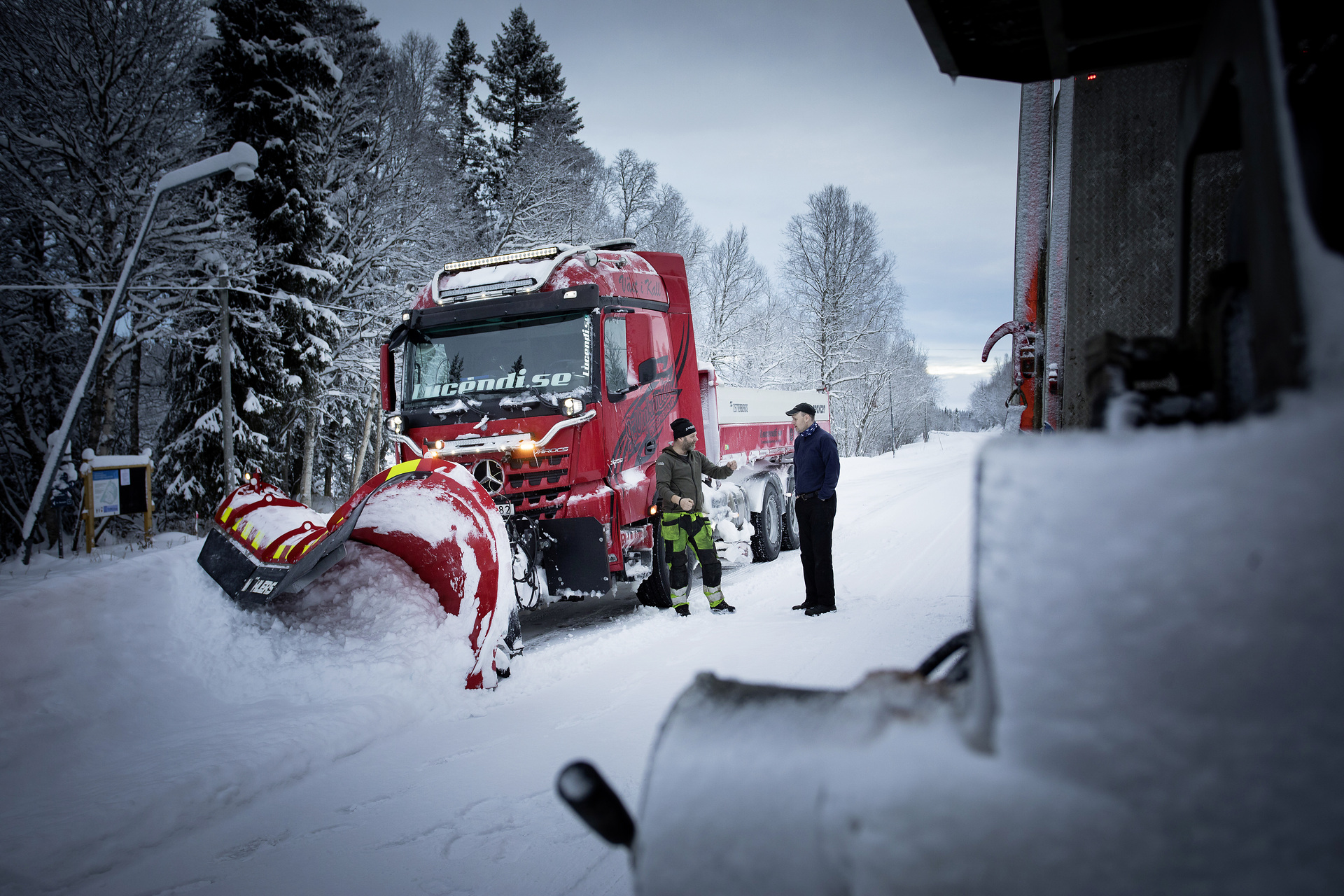 Januar 2019 – Mercedes-Benz Arocs 3258 mit Schneepflug von Mählers. Snoplog – Schneeräumer der Extraklasse: Mercedes-Benz Arocs sorgt für freie Straßen in Schweden