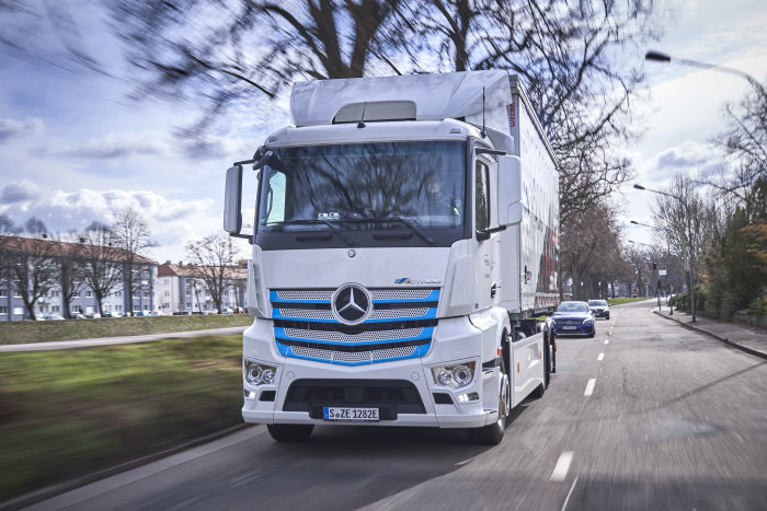 Rein batterieelektrisch angetriebener Lkw für den schweren Verteilerverkehr: Mercedes-Benz eActros startet im Murgtal: emissionsfreier und leiser Transport