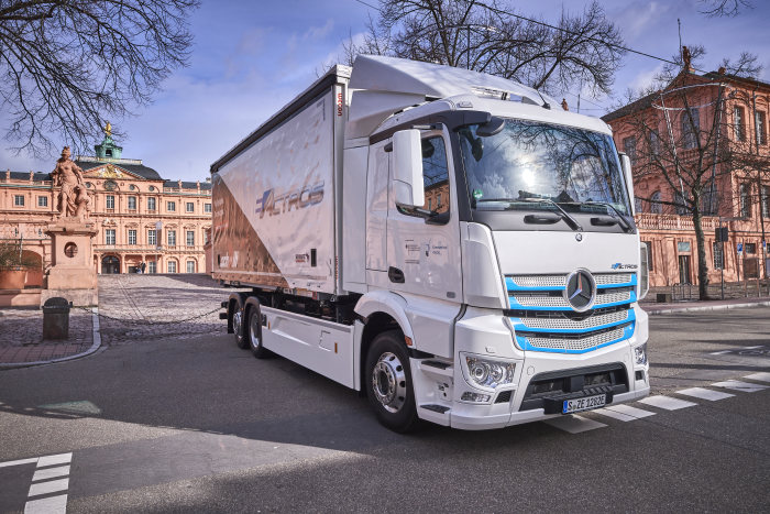Rein batterieelektrisch angetriebener Lkw für den schweren Verteilerverkehr: Mercedes-Benz eActros startet im Murgtal: emissionsfreier und leiser Transport