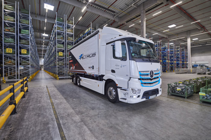 Rein batterieelektrisch angetriebener Lkw für den schweren Verteilerverkehr: Mercedes-Benz eActros startet im Murgtal: emissionsfreier und leiser Transport