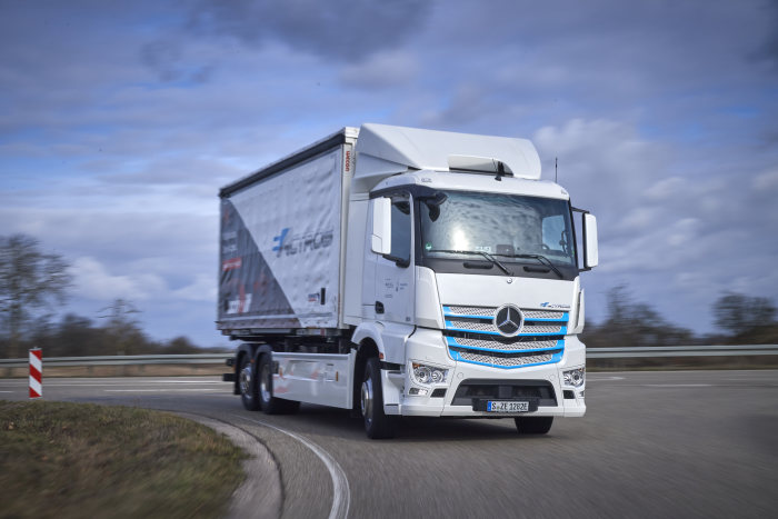 Rein batterieelektrisch angetriebener Lkw für den schweren Verteilerverkehr: Mercedes-Benz eActros startet im Murgtal: emissionsfreier und leiser Transport