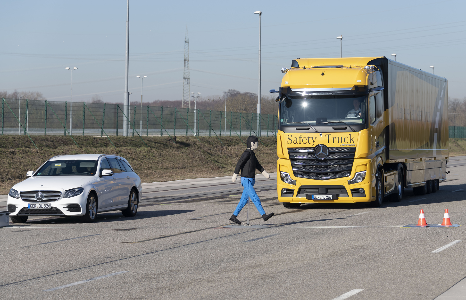 Daimler Trucks – Presentation at the EVZ in Wörth, February 2019