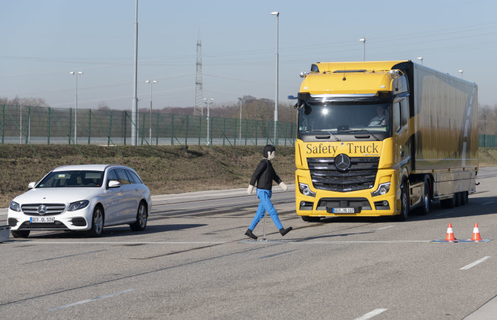 Daimler Trucks – Presentation at the EVZ in Wörth, February 2019