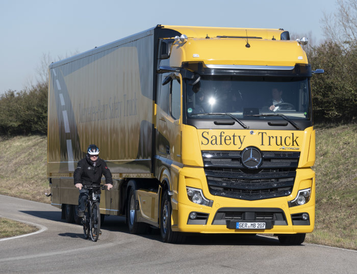 Daimler Trucks – Presentation at the EVZ in Wörth, February 2019